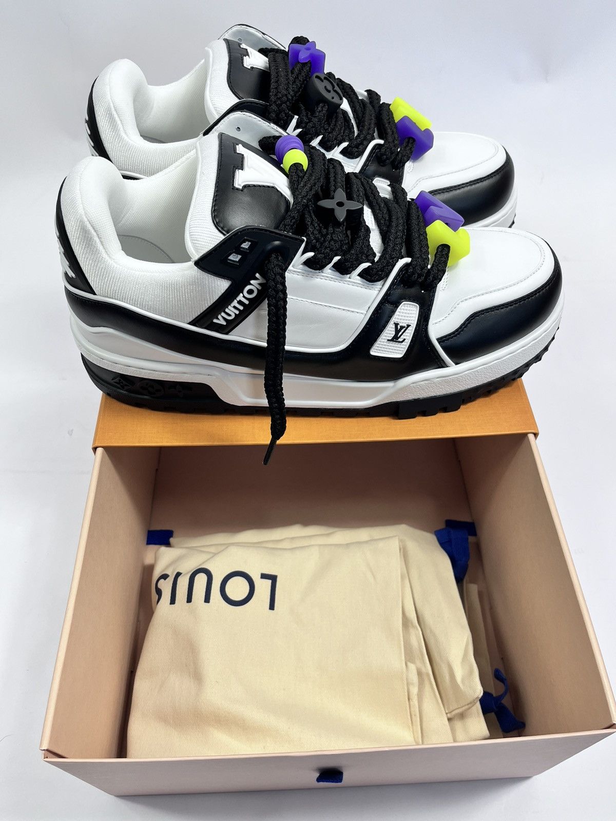 Louis Vuitton MAXI SNEAKERS Size US 9 / EU 42 - 16 Thumbnail