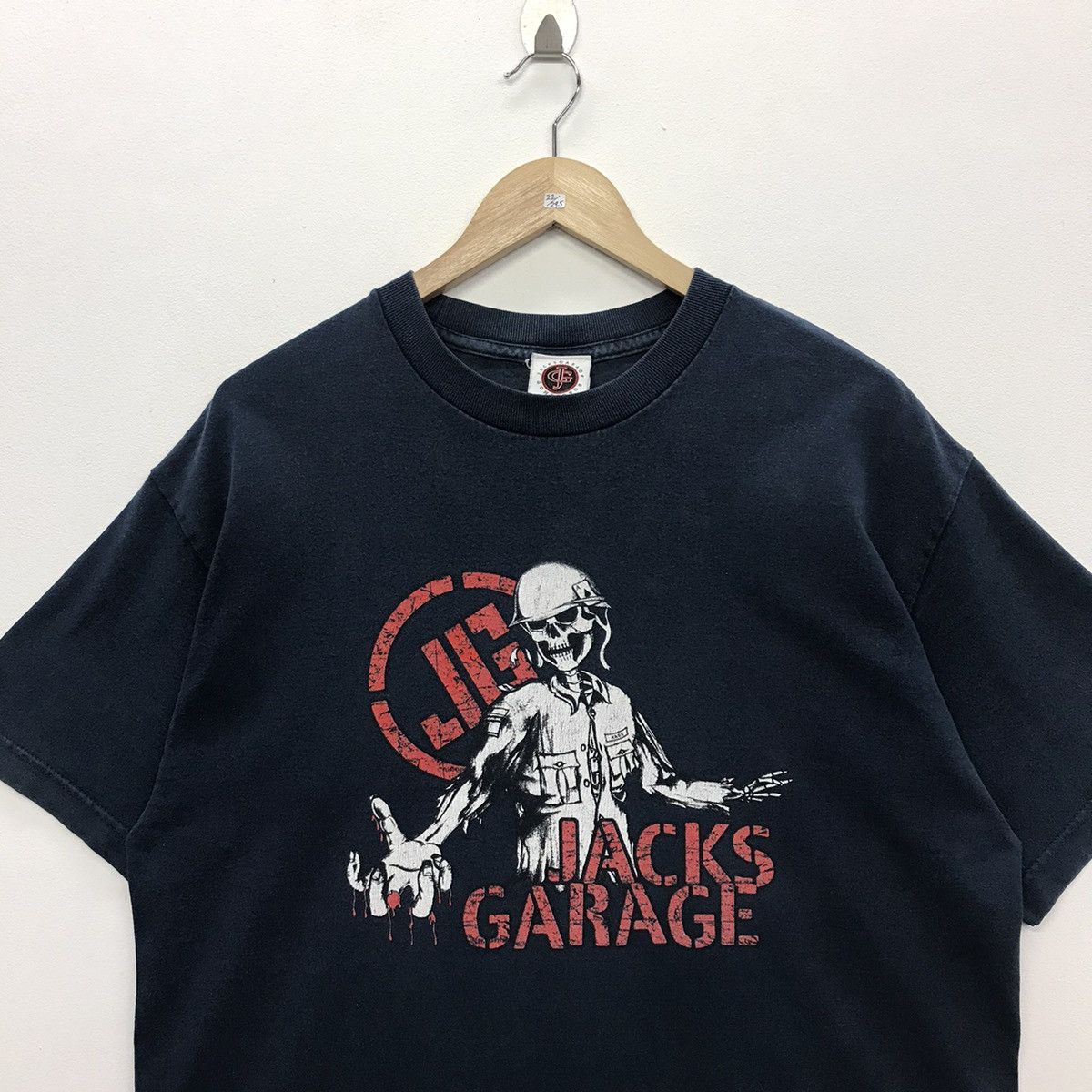 Vintage Rare!! Vintage Jacks Garage Boardshop Graphic Tee Size US XL / EU 56 / 4 - 2 Thumbnail