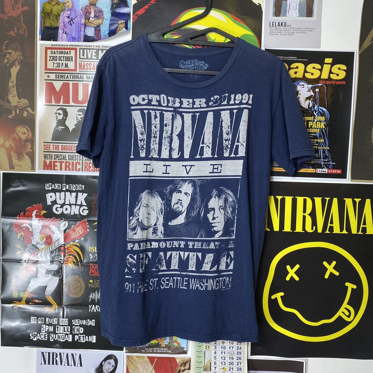Band Tees Vintage Nirvana Copyright 2009 Live Shirt Size US S / EU 44-46 / 1 - 1 Thumbnail