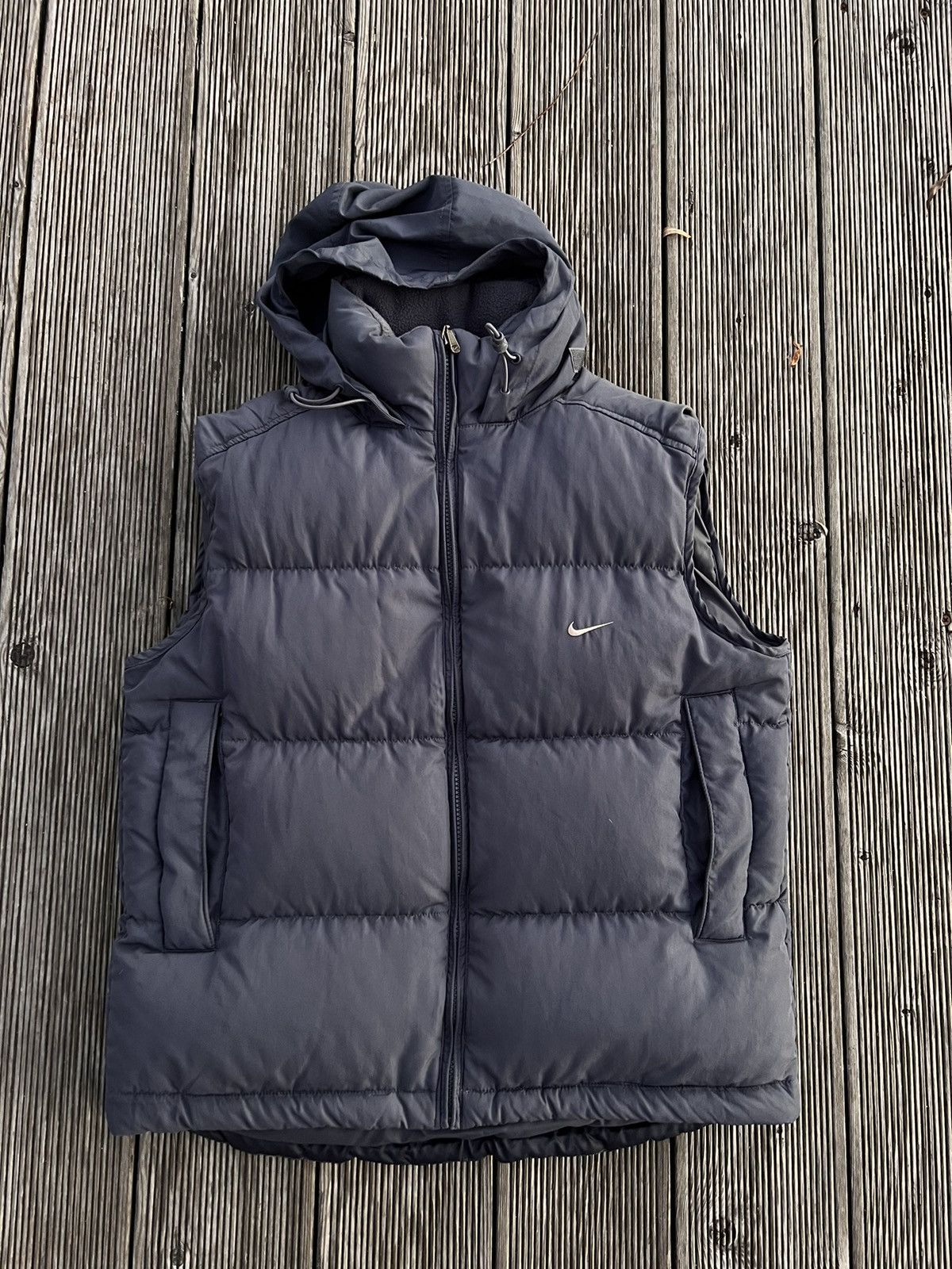 Free shipping• 00s Vintage Nike Gray Puffer Vest