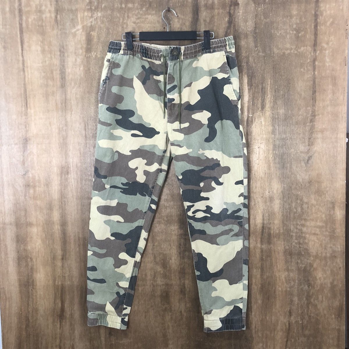 image of Freak Store Camo Green Casual Pants 6296 in Green Camo, Men's (Size 32)