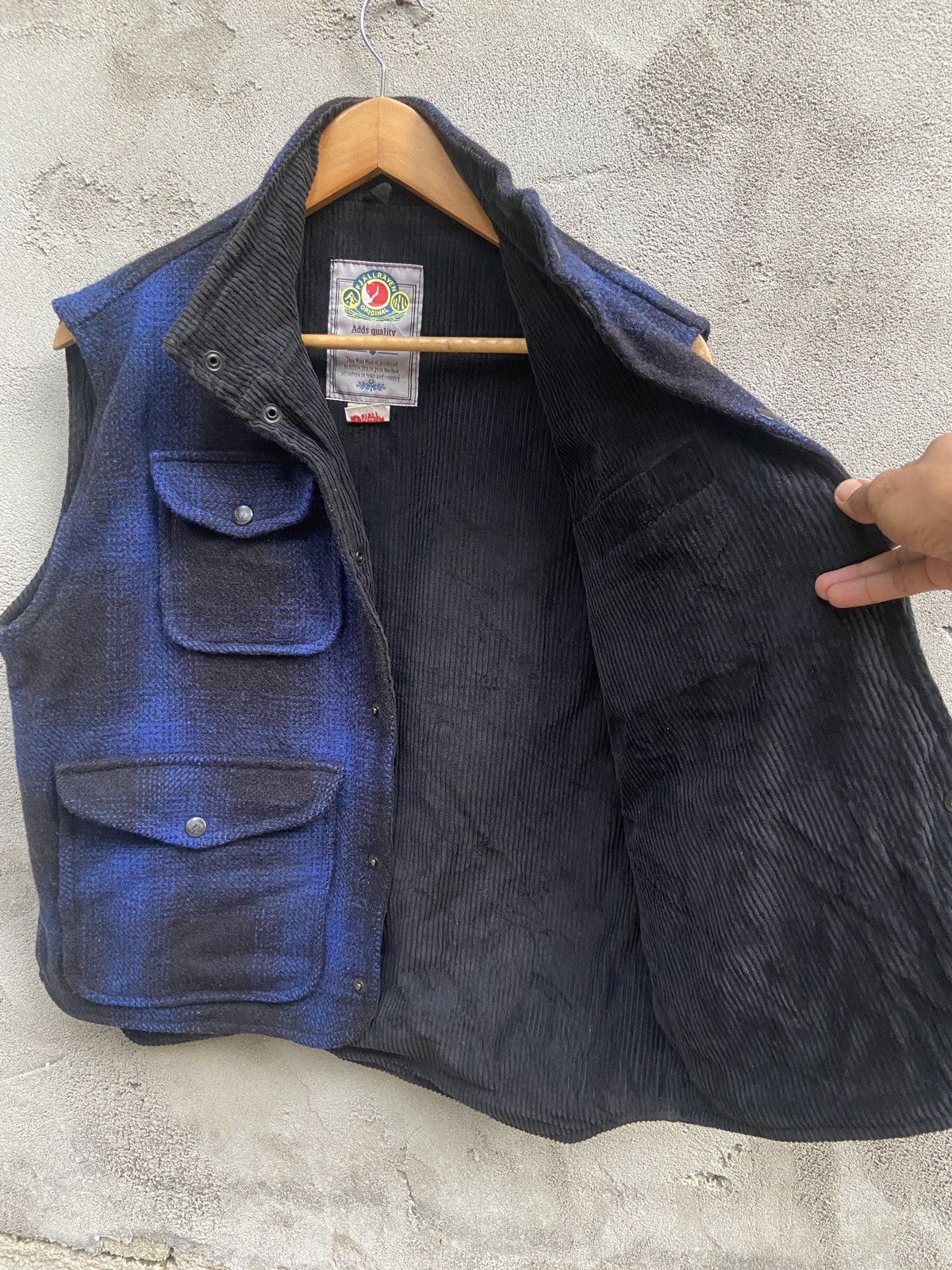 Fjallraven Vintage Fjallraven Merino Wool Checkered Sleeveless Jacket Size US L / EU 52-54 / 3 - 4 Thumbnail