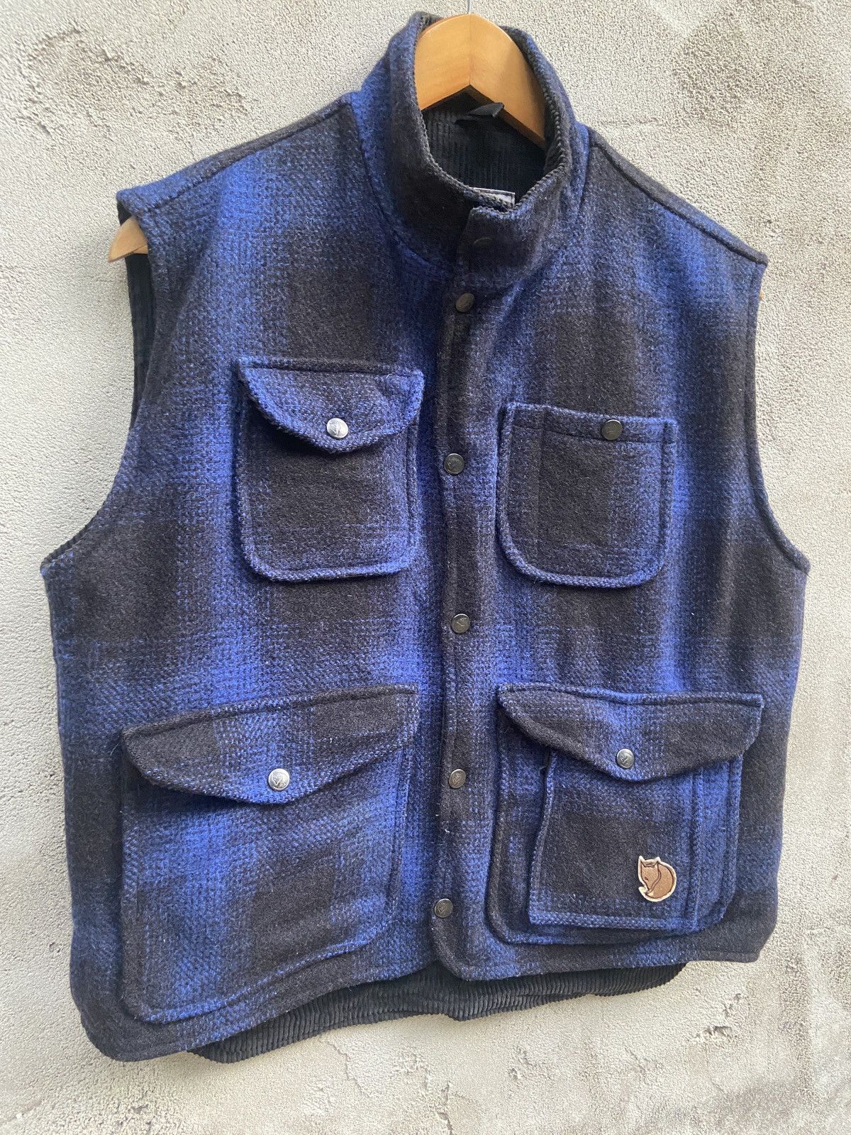 Fjallraven Vintage Fjallraven Merino Wool Checkered Sleeveless Jacket Size US L / EU 52-54 / 3 - 5 Thumbnail