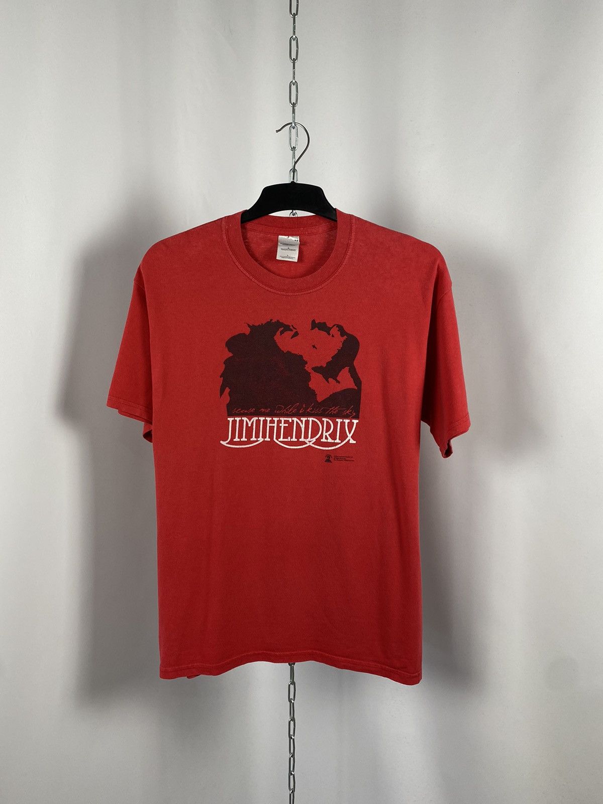 Band Tees Jimi Hendrix kiss the sky vintage 2004 red T-shirts size L Size US L / EU 52-54 / 3 - 1 Thumbnail