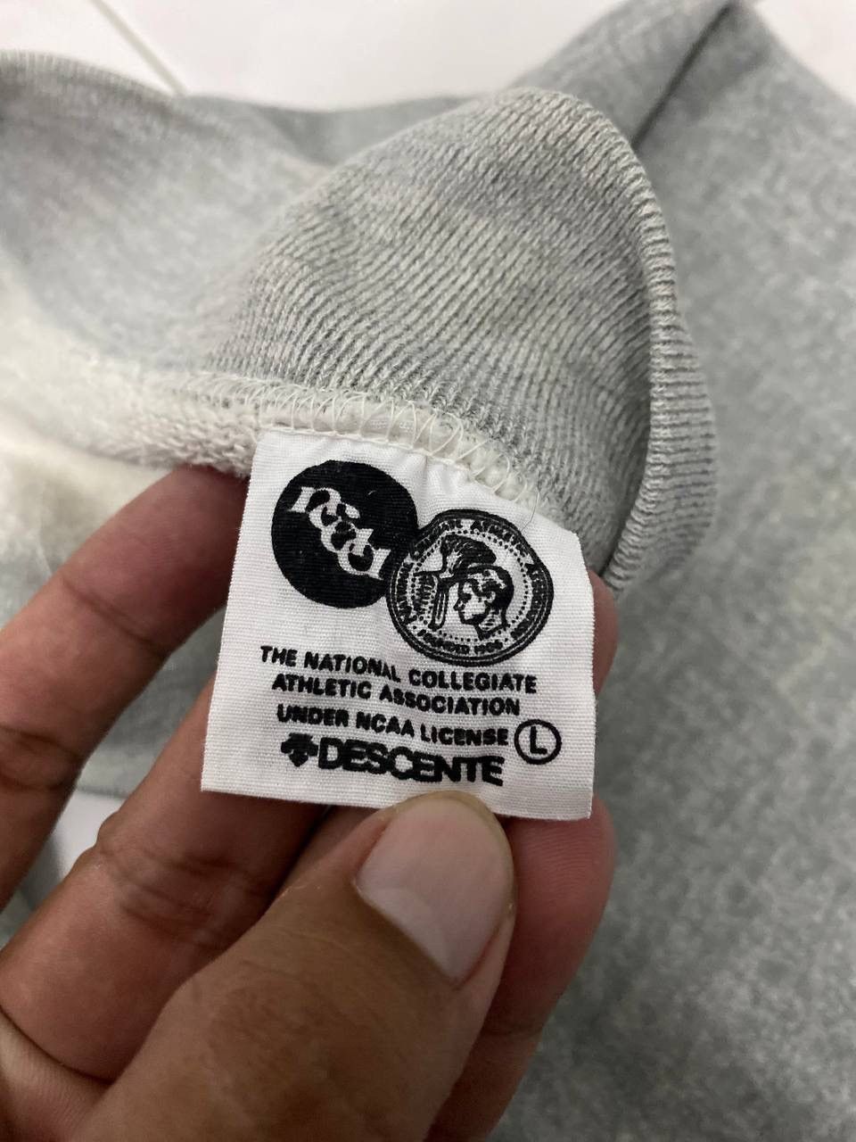 Descente Vintage ucla sweatpant by descente Size US 37 - 3 Thumbnail