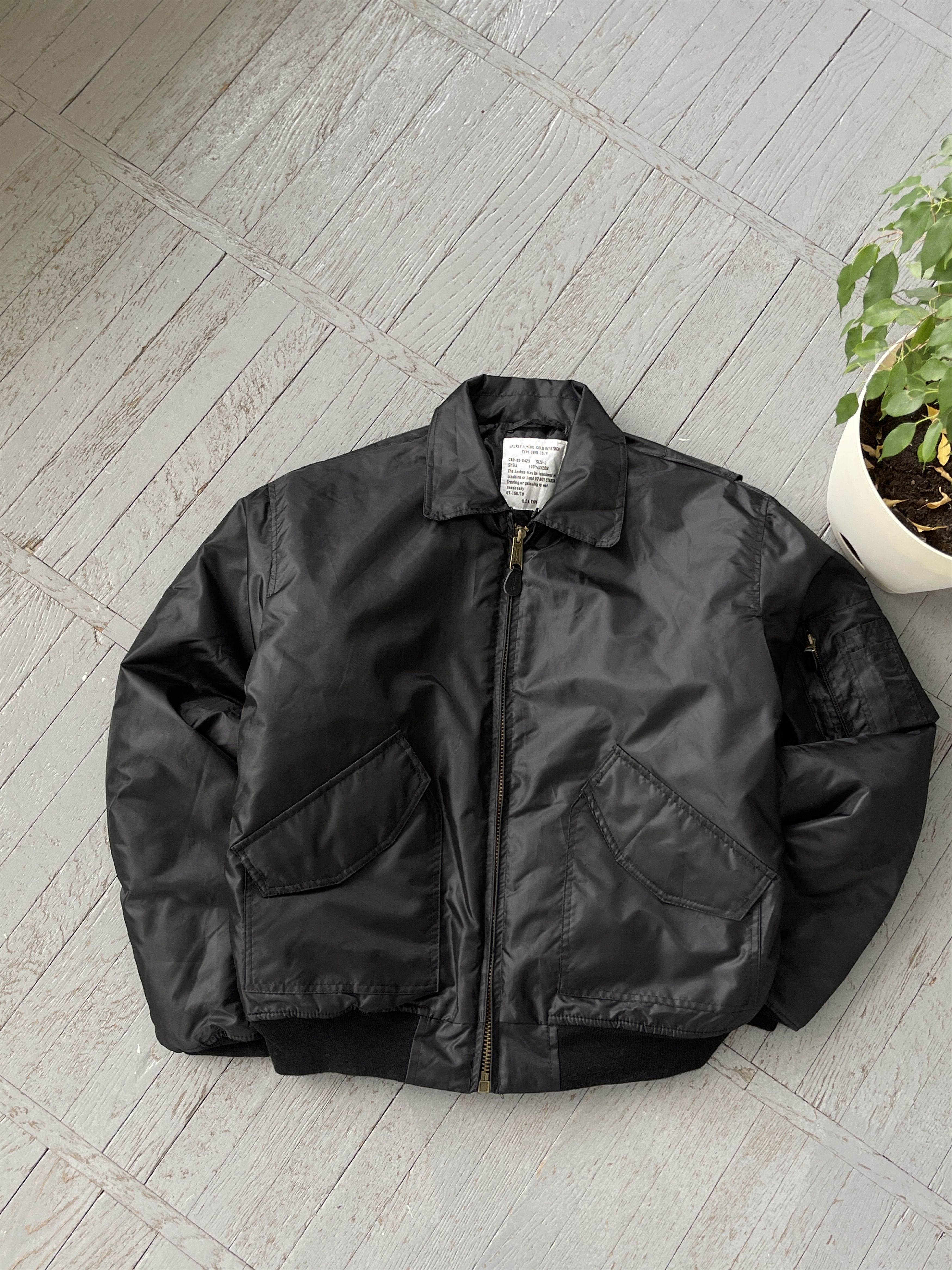 Japanese Brand Vintage CWU Intermediate Bomber Jacket like MA 2 Size US L / EU 52-54 / 3 - 7 Thumbnail