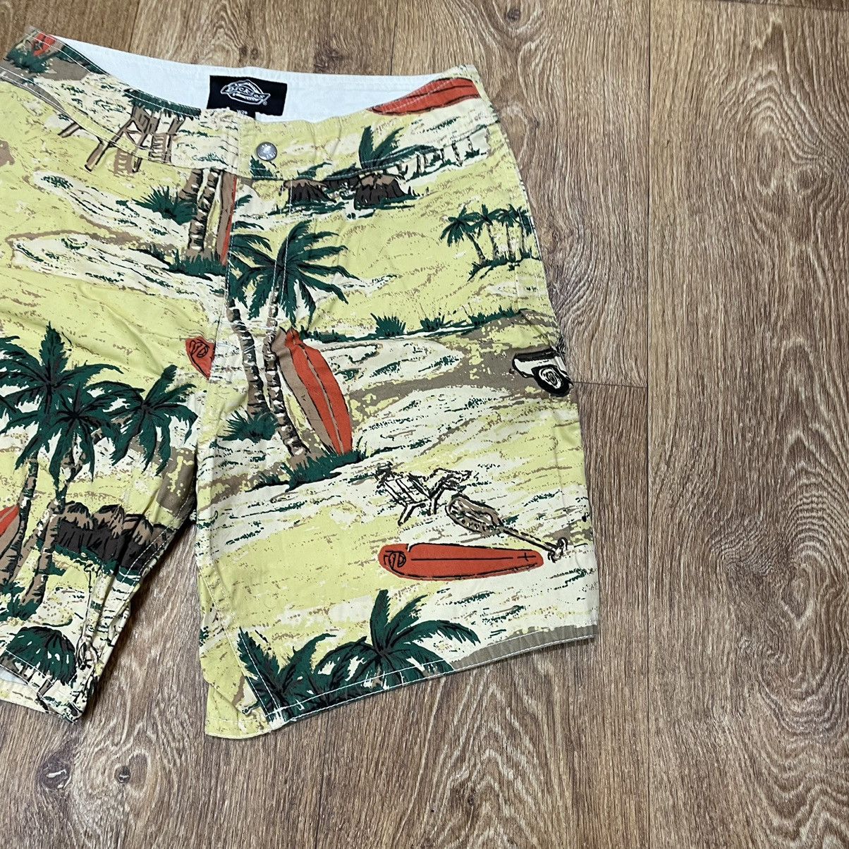 Vintage Vintage 90s Tropical All Over Print Shorts Streetwear 28 Size US 28 / EU 44 - 3 Thumbnail