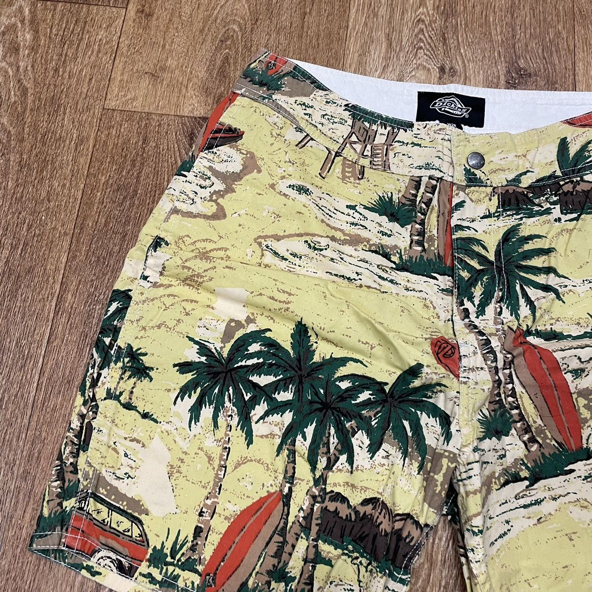 Vintage Vintage 90s Tropical All Over Print Shorts Streetwear 28 Size US 28 / EU 44 - 2 Thumbnail