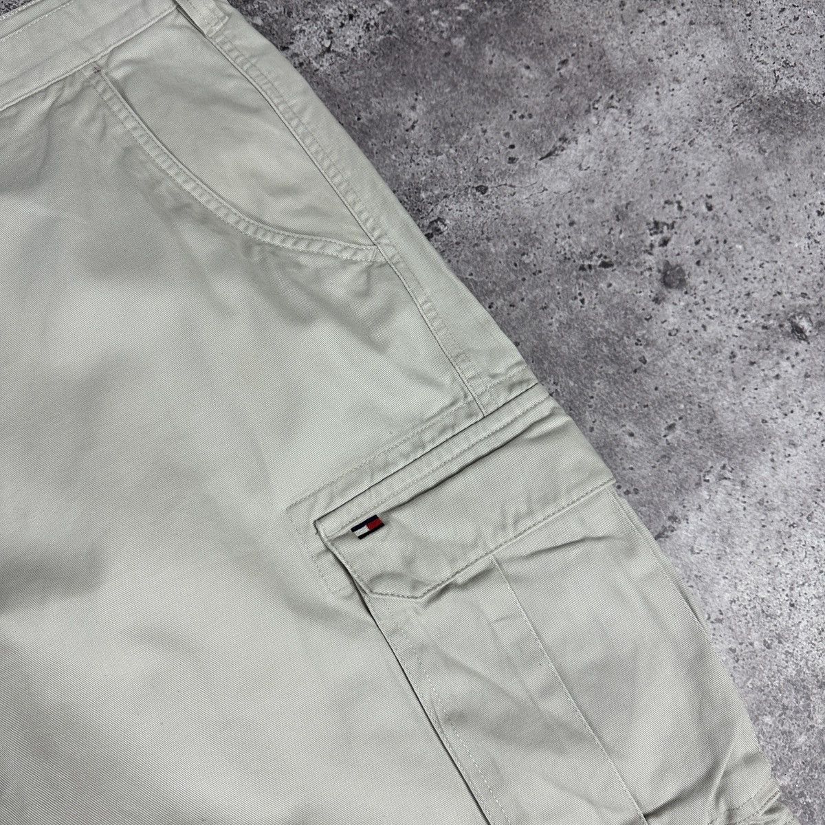 Tommy Hilfiger Vintage 00s Cargo Tommy Hilfiger Shorts y2k Logo rare og Size US 36 / EU 52 - 6 Thumbnail