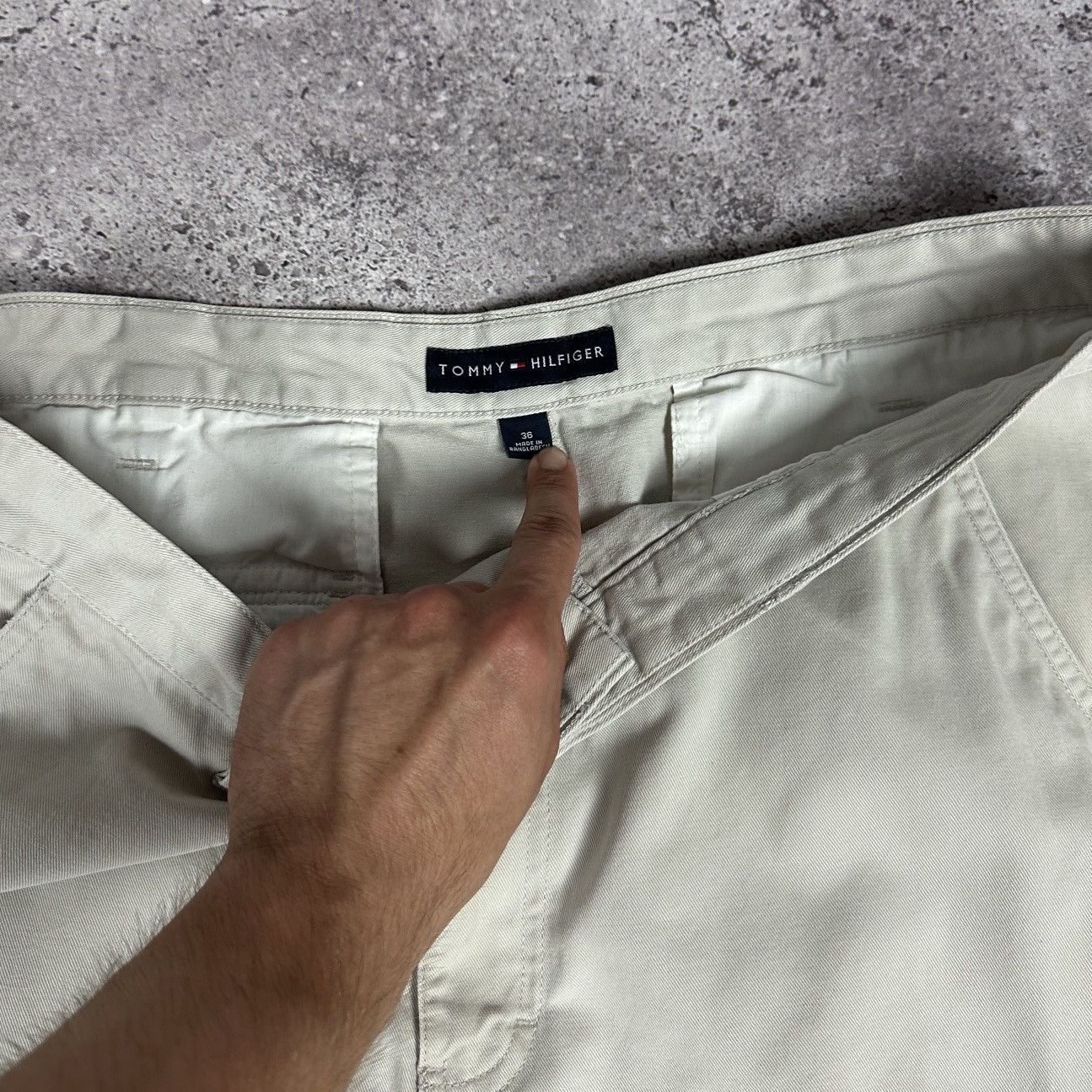 Tommy Hilfiger Vintage 00s Cargo Tommy Hilfiger Shorts y2k Logo rare og Size US 36 / EU 52 - 7 Thumbnail