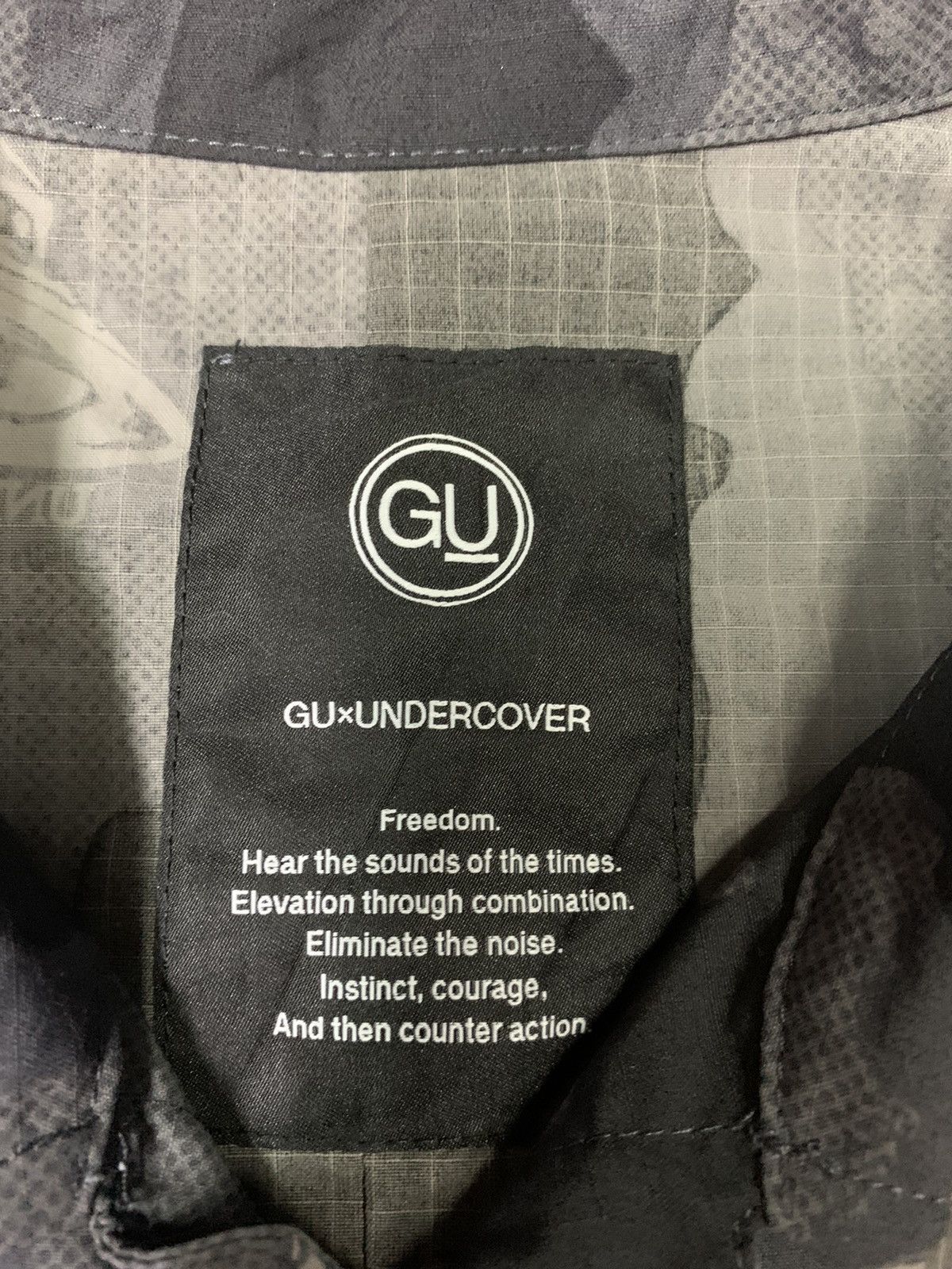 Undercover 🔥UNDERCOVER X GU SPACE CAMO S/SLEEVES ZIPER SHIRTS Size US L / EU 52-54 / 3 - 8 Thumbnail