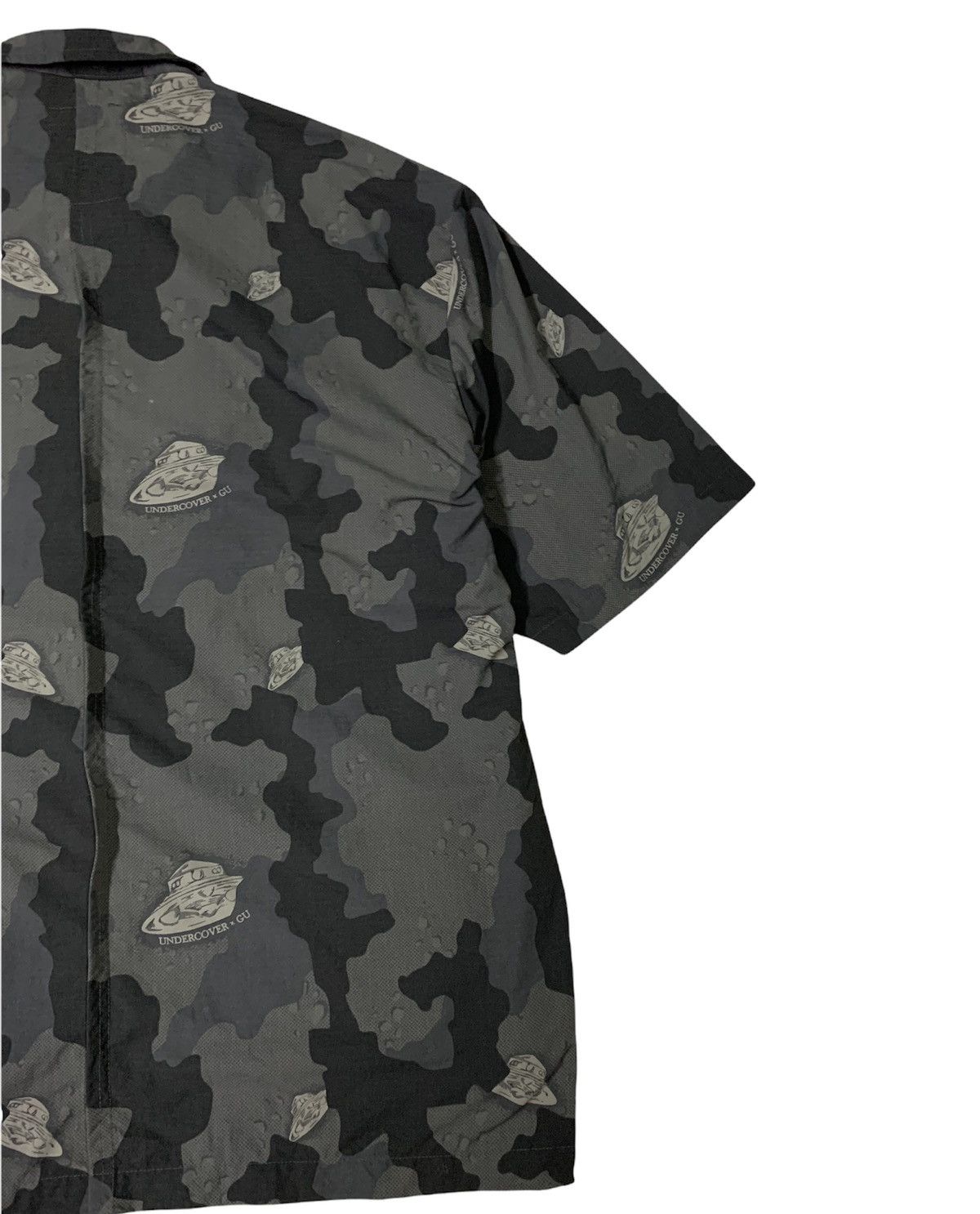 Undercover 🔥UNDERCOVER X GU SPACE CAMO S/SLEEVES ZIPER SHIRTS Size US L / EU 52-54 / 3 - 6 Thumbnail
