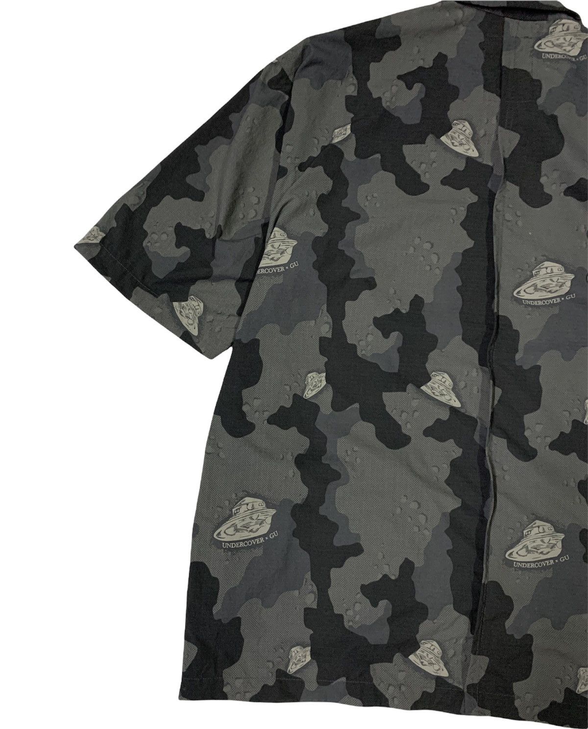 Undercover 🔥UNDERCOVER X GU SPACE CAMO S/SLEEVES ZIPER SHIRTS Size US L / EU 52-54 / 3 - 5 Thumbnail