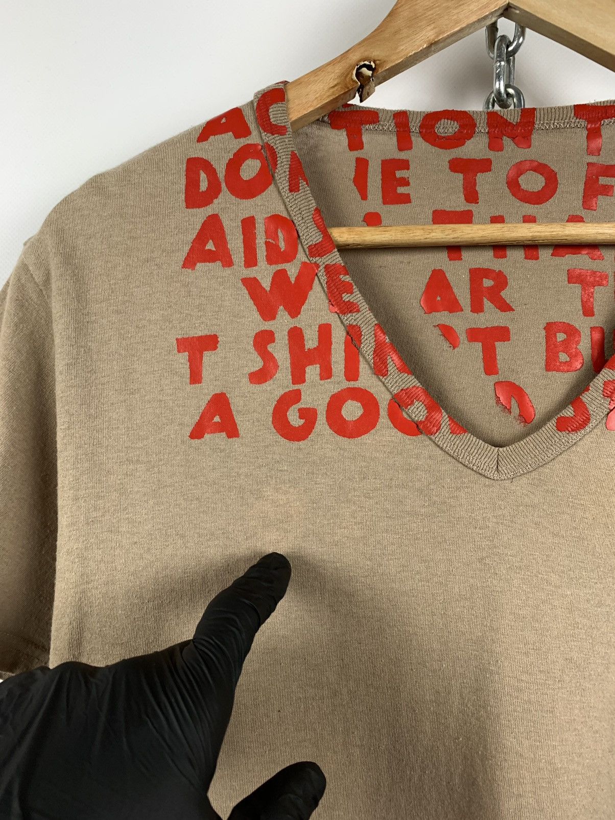 Maison Margiela Vintage Maison Margiela Charity AIDS Beige/Red T-Shirt Size US M / EU 48-50 / 2 - 13 Thumbnail