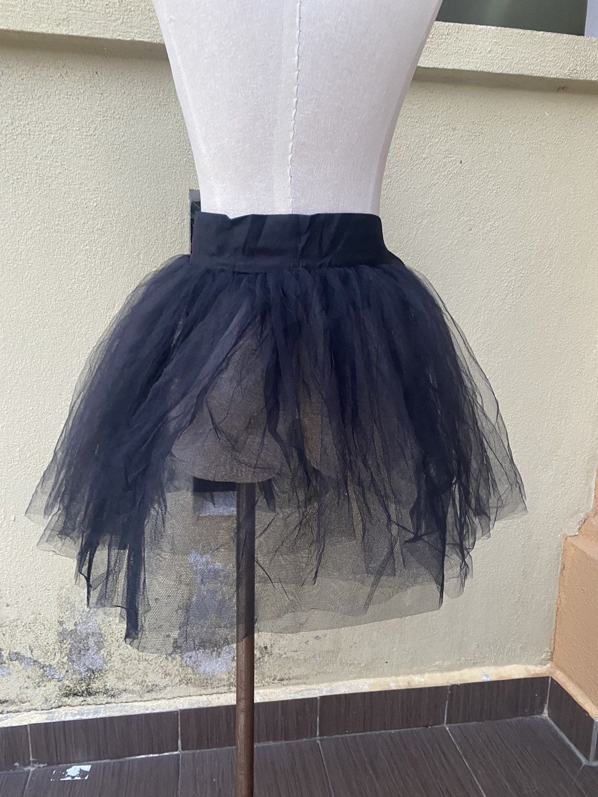 Dolce & Gabbana vintage black tulle mini skirt Size 25" / US 0 / IT 36 - 4 Thumbnail
