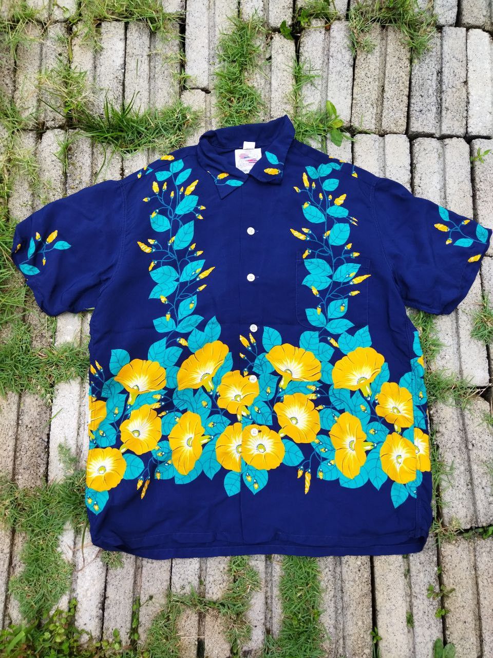 image of vintage Duke Kahanamoku Toyo Enterprise Aloha Shirt in Dark Blue, Men's (Size Large)
