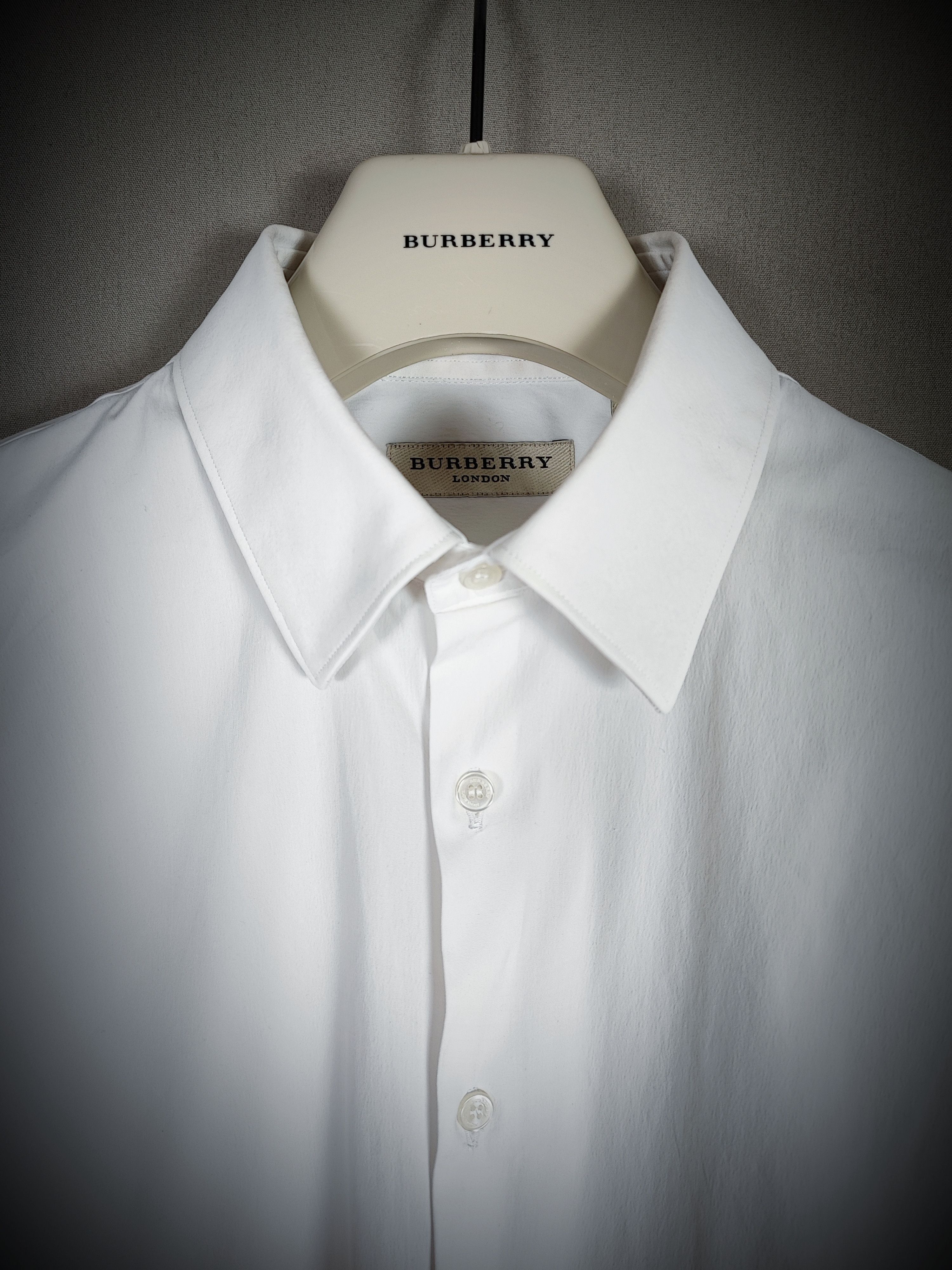 Burberry ⚠️Burberry White Shirt Size US S / EU 44-46 / 1 - 3 Thumbnail