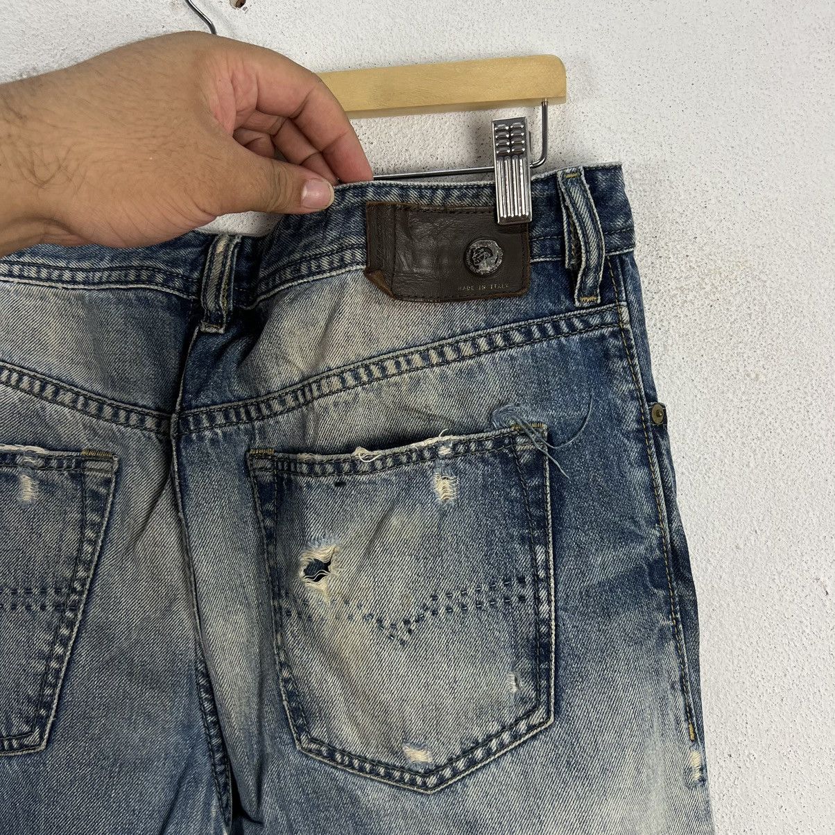 Japanese Brand VINTAGE BUSTER DIESEL REGULAR SLIM DISTRESSED DENIM Size US 36 / EU 52 - 9 Thumbnail