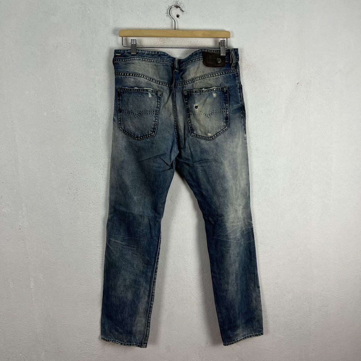 Japanese Brand VINTAGE BUSTER DIESEL REGULAR SLIM DISTRESSED DENIM Size US 36 / EU 52 - 7 Thumbnail