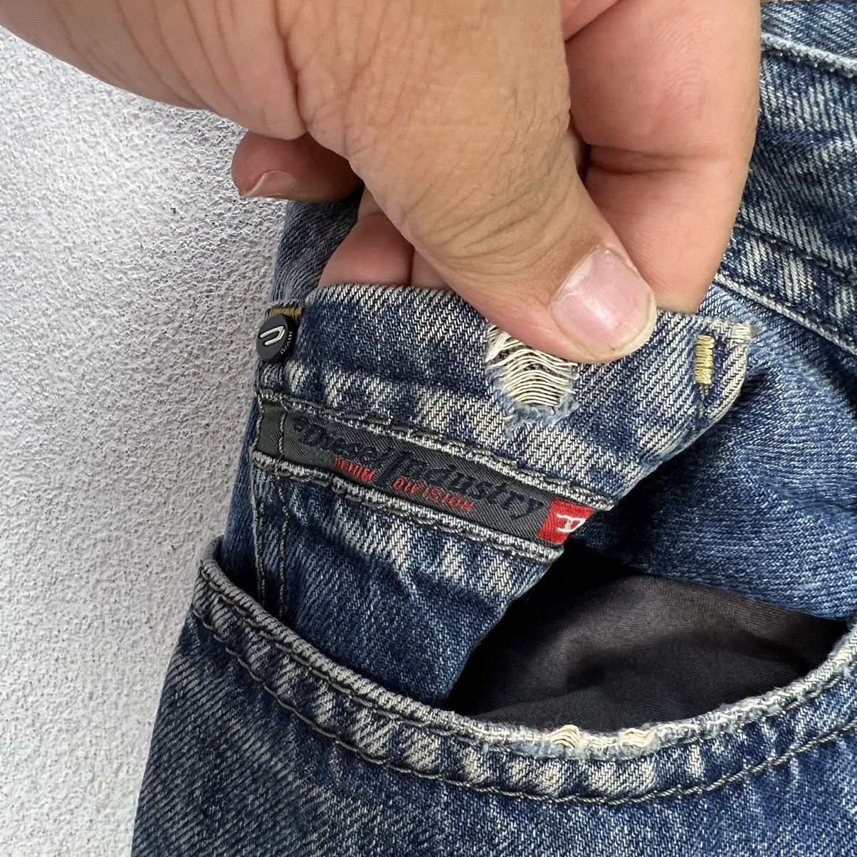 Japanese Brand VINTAGE BUSTER DIESEL REGULAR SLIM DISTRESSED DENIM Size US 36 / EU 52 - 11 Thumbnail