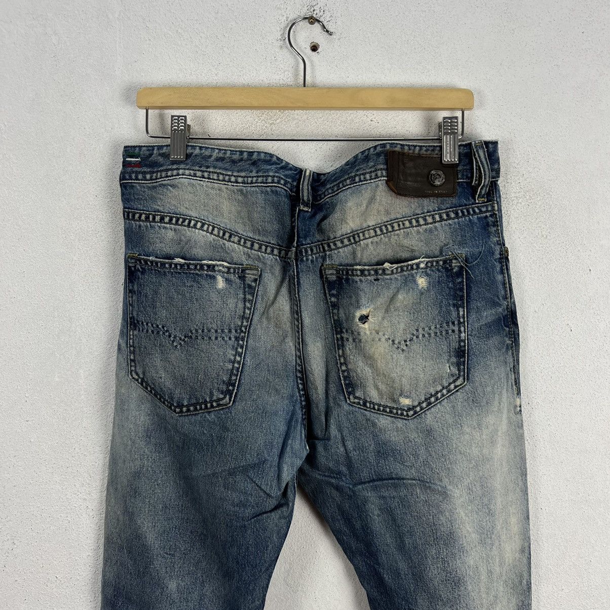 Japanese Brand VINTAGE BUSTER DIESEL REGULAR SLIM DISTRESSED DENIM Size US 36 / EU 52 - 8 Thumbnail