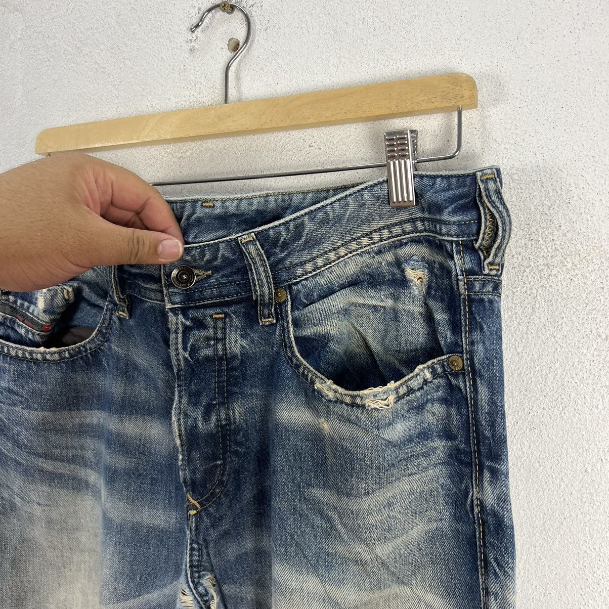 Japanese Brand VINTAGE BUSTER DIESEL REGULAR SLIM DISTRESSED DENIM Size US 36 / EU 52 - 5 Thumbnail