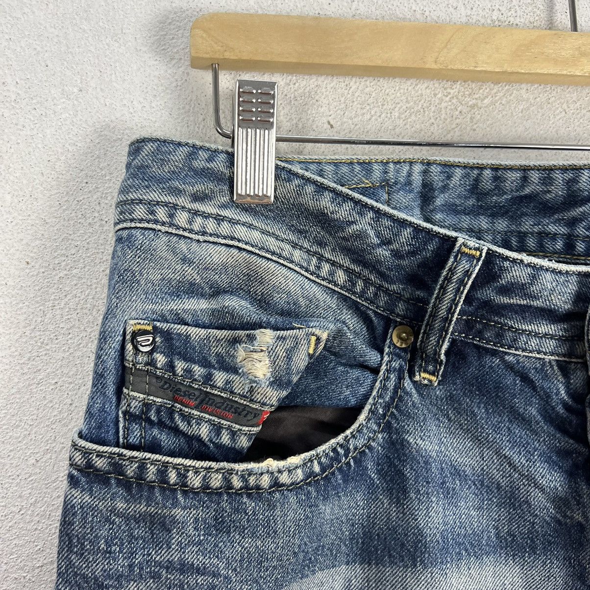 Japanese Brand VINTAGE BUSTER DIESEL REGULAR SLIM DISTRESSED DENIM Size US 36 / EU 52 - 4 Thumbnail