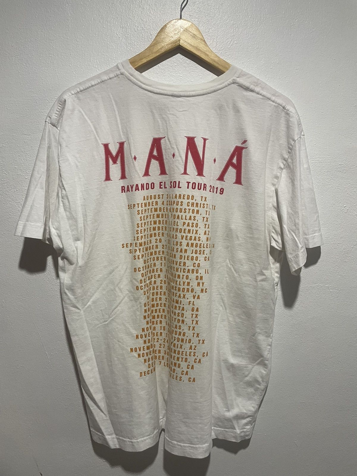 Band Tees Mana Tour 2019 T-Shirt Size US L / EU 52-54 / 3 - 5 Thumbnail