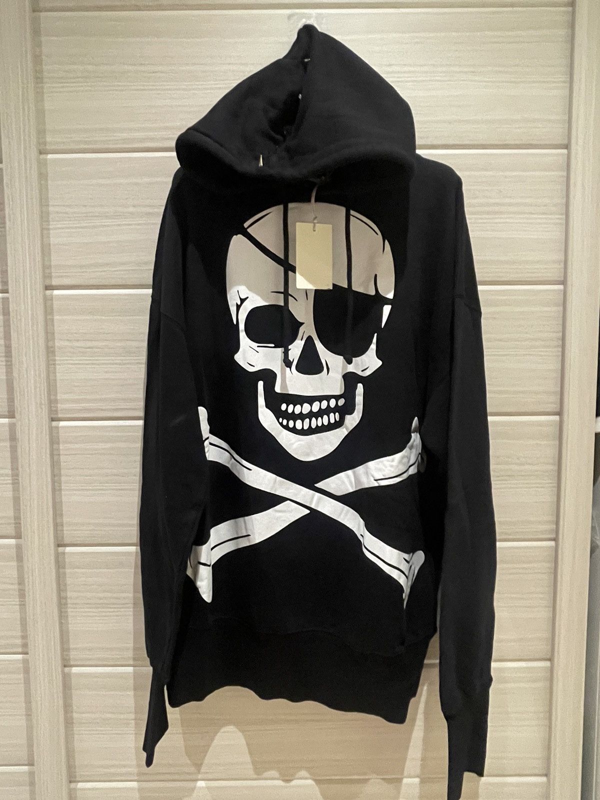 Vlone skull and bones hoodie sale