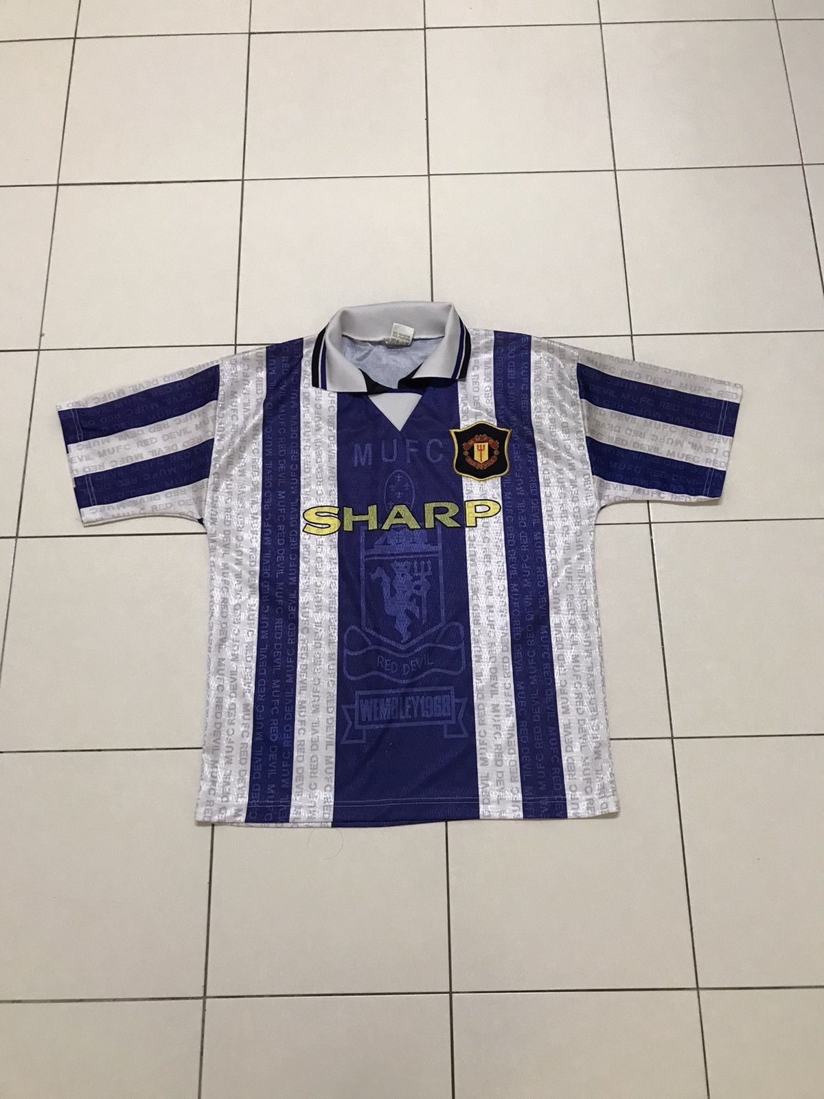 Vintage Vintage 90s Manchester United Red Devils Jersey Size US M / EU 48-50 / 2 - 1 Thumbnail
