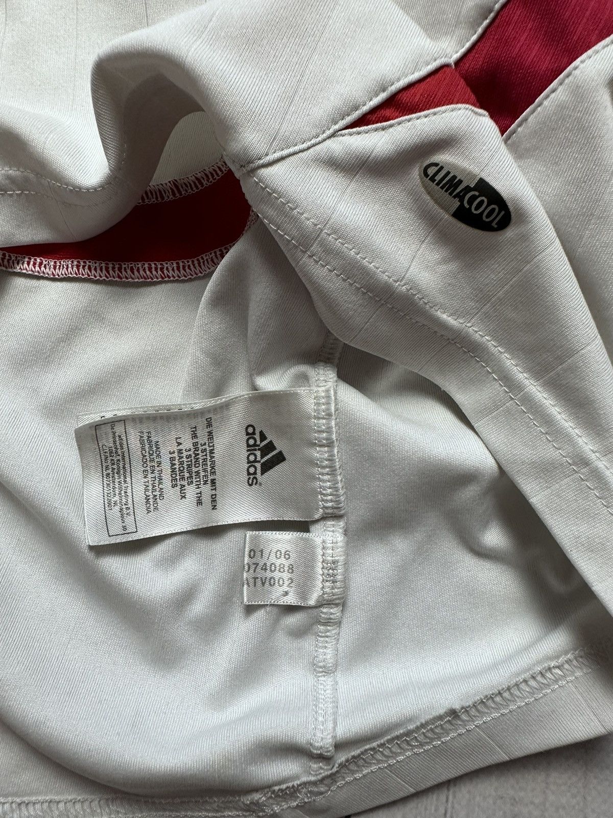Adidas × Vintage Vintage adidas Spain soccer jersey size L Size US L / EU 52-54 / 3 - 11 Thumbnail