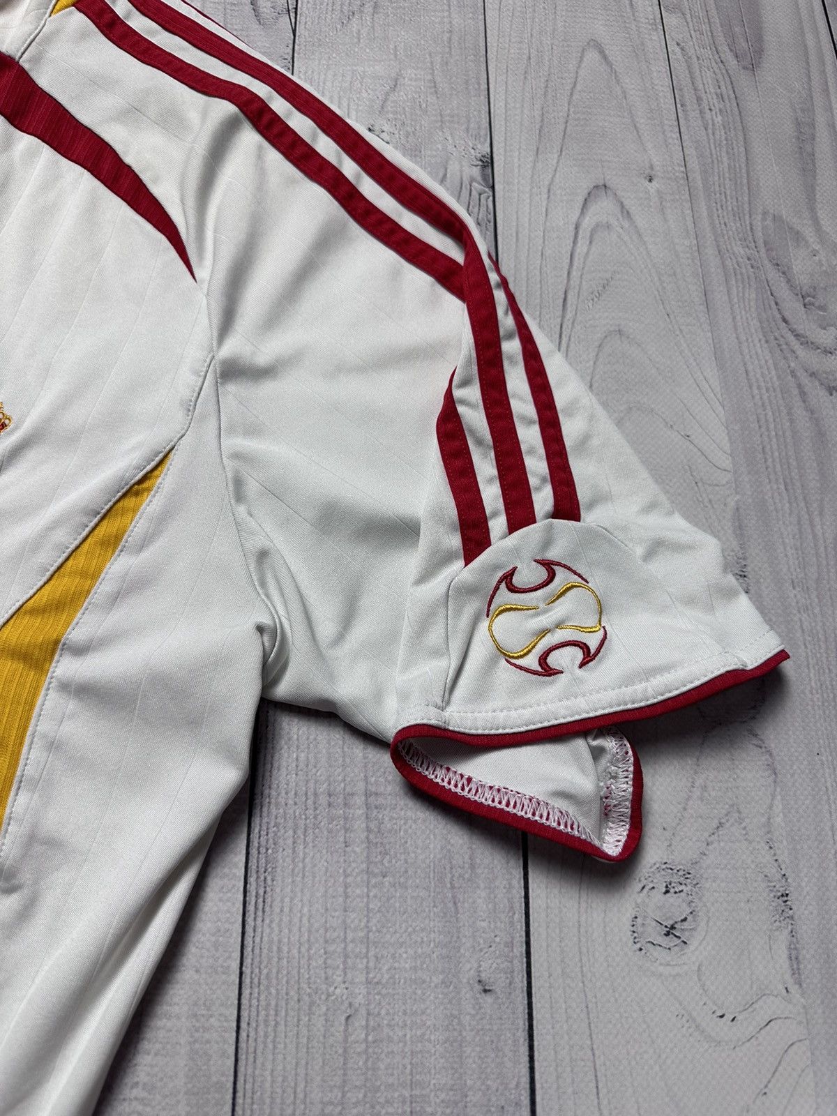 Adidas × Vintage Vintage adidas Spain soccer jersey size L Size US L / EU 52-54 / 3 - 5 Thumbnail