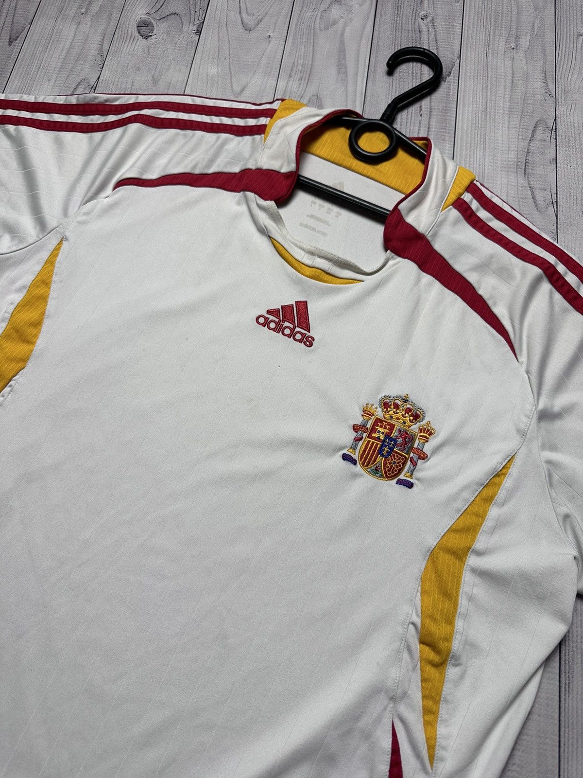 Adidas × Vintage Vintage adidas Spain soccer jersey size L Size US L / EU 52-54 / 3 - 4 Thumbnail