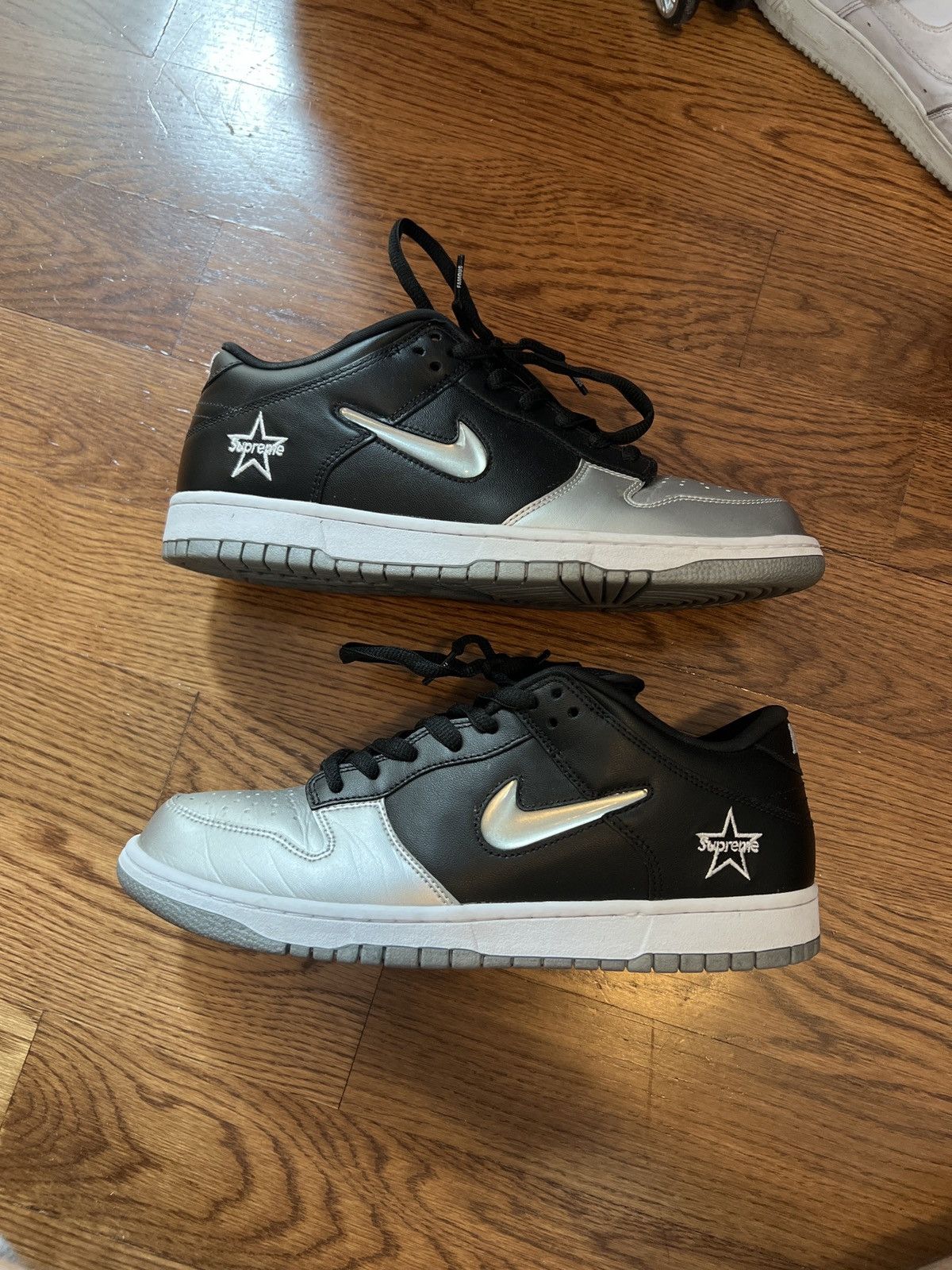 sb dunk low supreme jewel swoosh silver