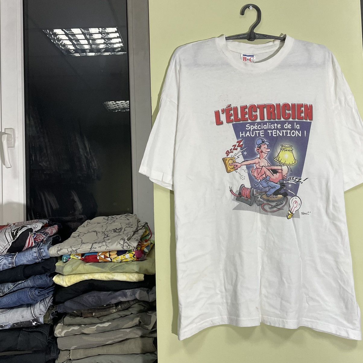 Vintage Vintage 90s Sun Faded Graphic Tee Punk Streetwear Relaxed XL Size US XL / EU 56 / 4 - 4 Thumbnail