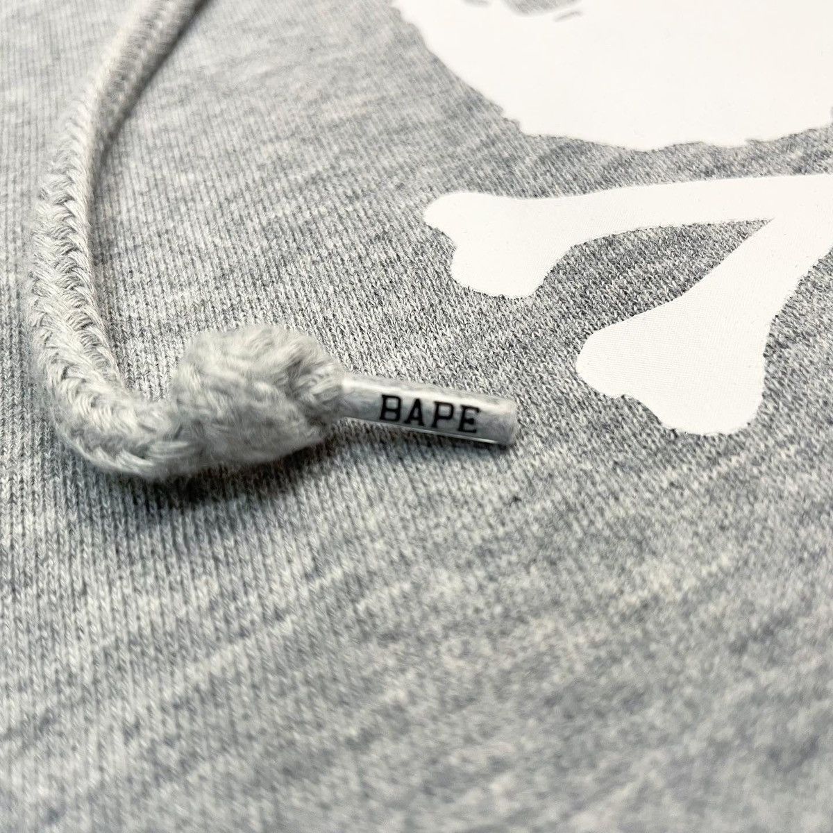 Bape Bape Pirate Store Crossbones Pullover Hoodie Size US L / EU 52-54 / 3 - 4 Thumbnail