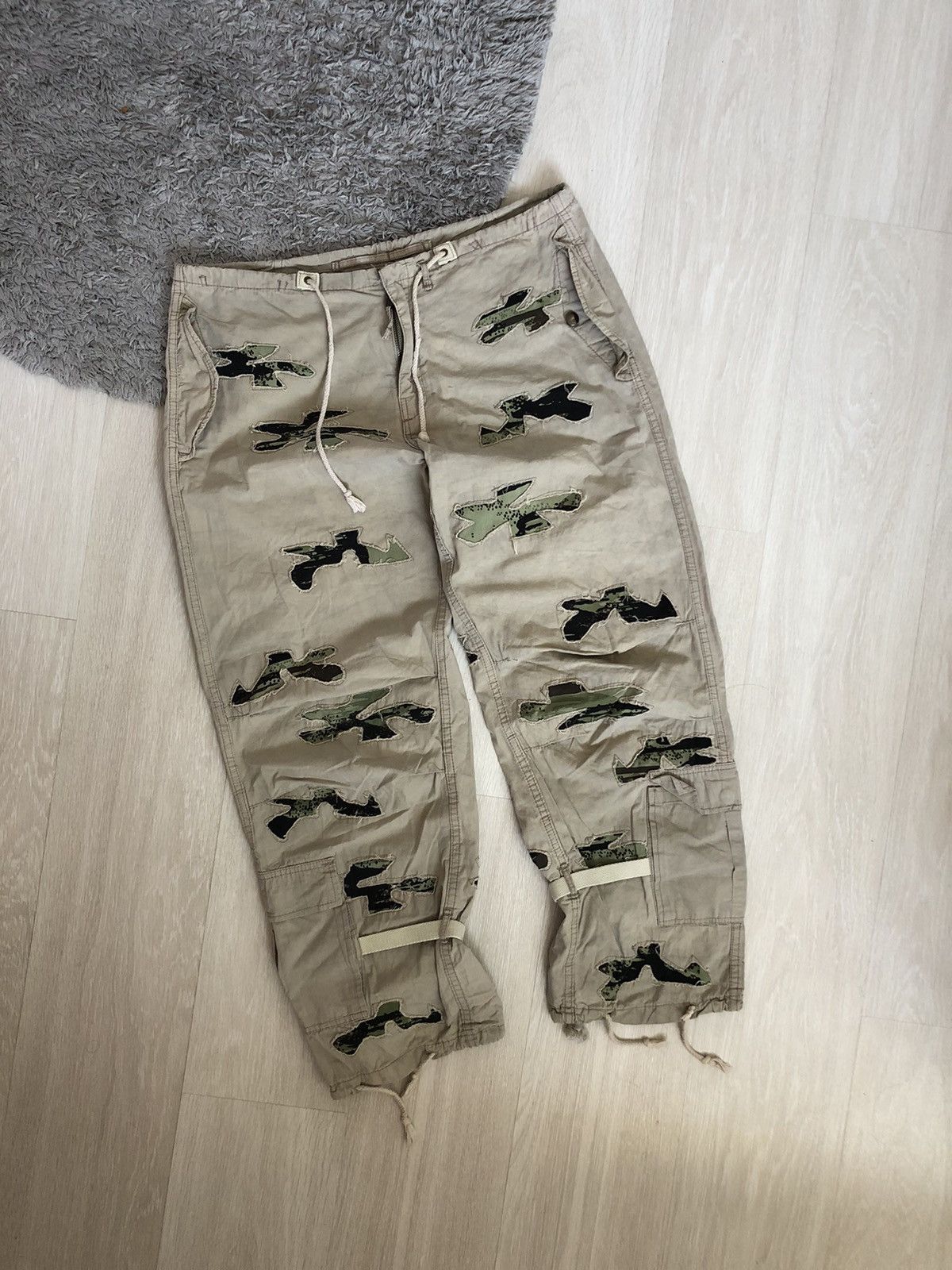 20471120 × Japanese Brand Vintage Y2K Distressed Camo Japanese Baggy Parachute Pants Size US 34 / EU 50 - 2 Thumbnail