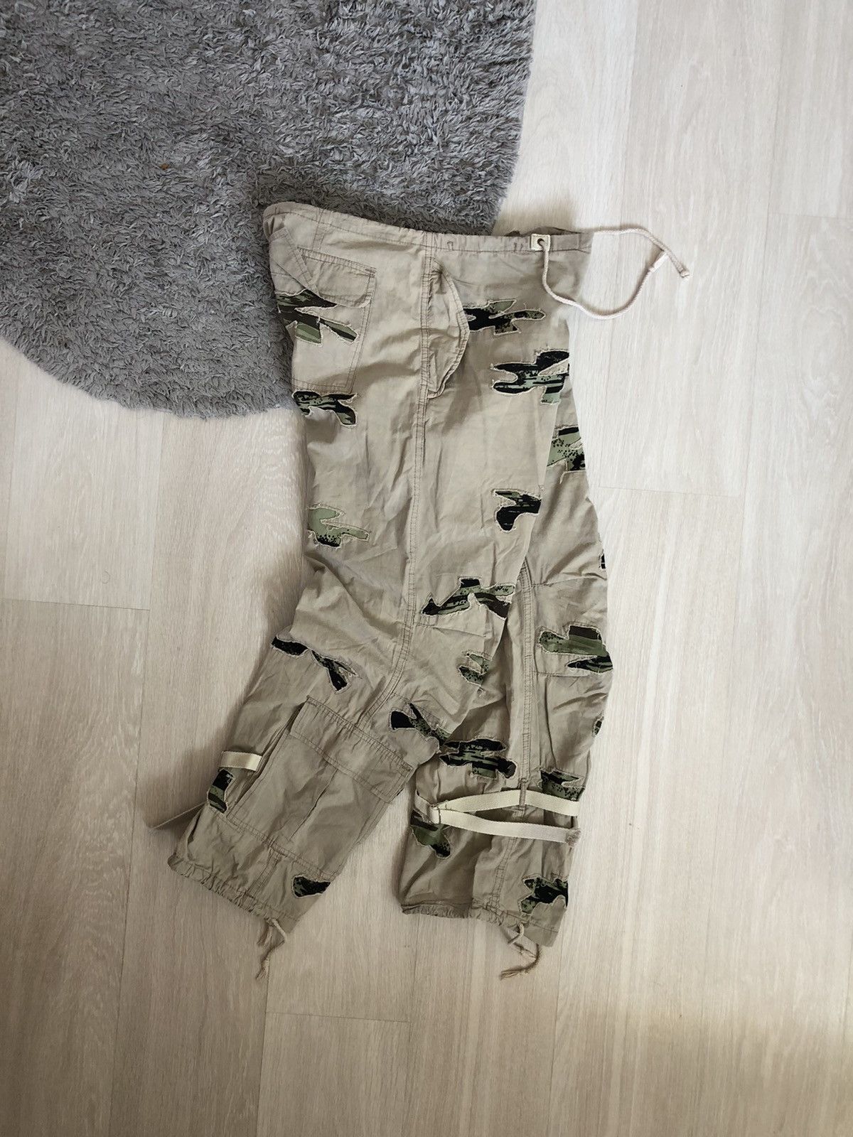 20471120 × Japanese Brand Vintage Y2K Distressed Camo Japanese Baggy Parachute Pants Size US 34 / EU 50 - 1 Thumbnail
