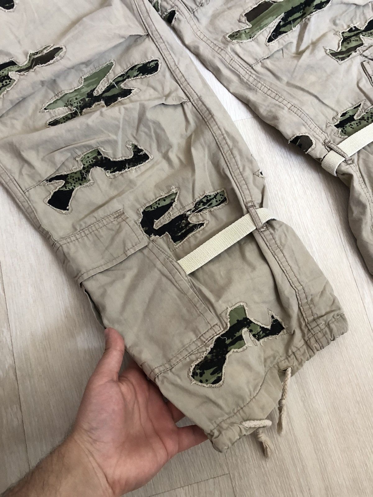 20471120 × Japanese Brand Vintage Y2K Distressed Camo Japanese Baggy Parachute Pants Size US 34 / EU 50 - 4 Thumbnail