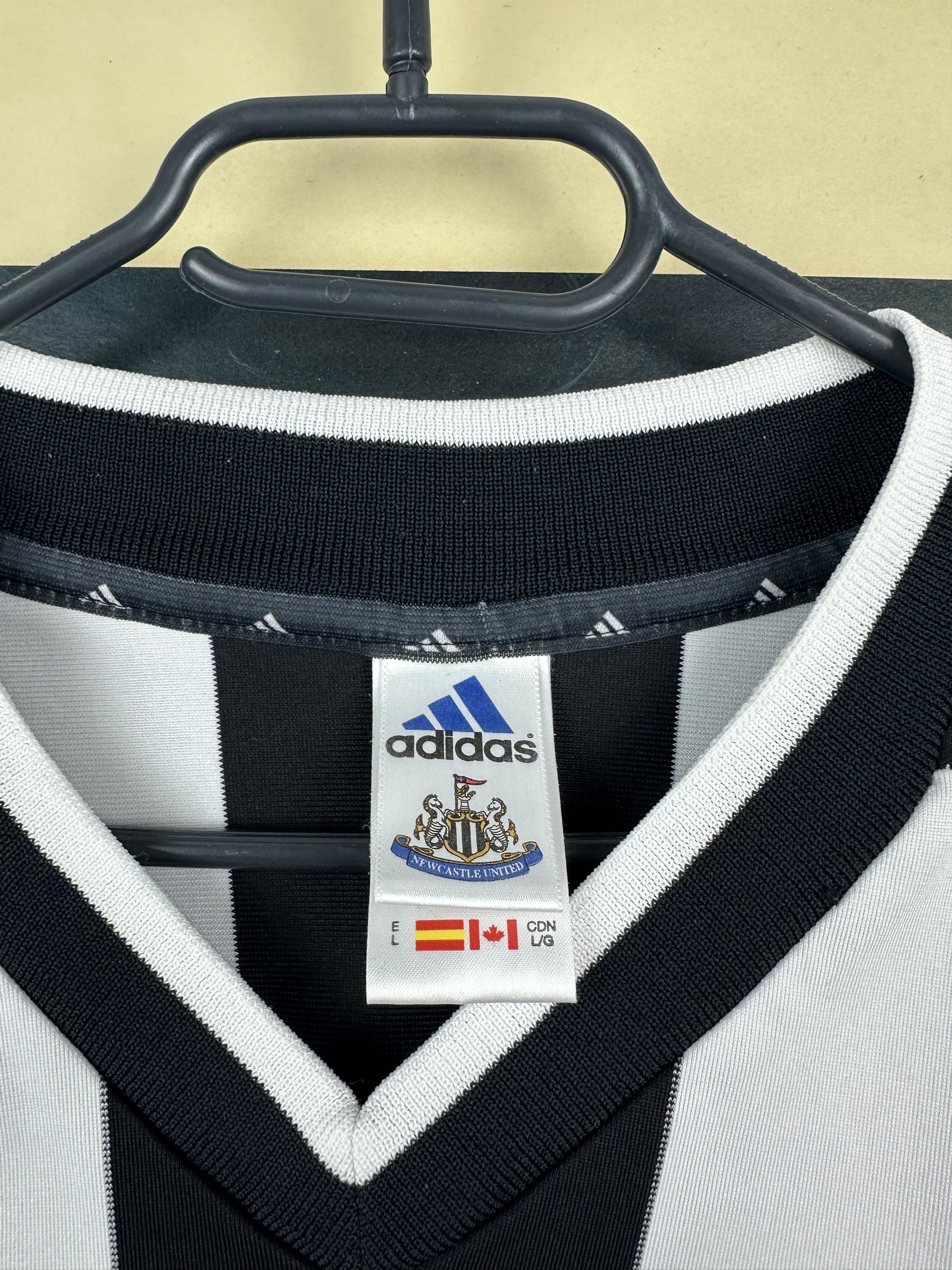 Adidas × Vintage Newcastle Home football shirt 2001 Soccer Jersey Sport Size US L / EU 52-54 / 3 - 7 Thumbnail