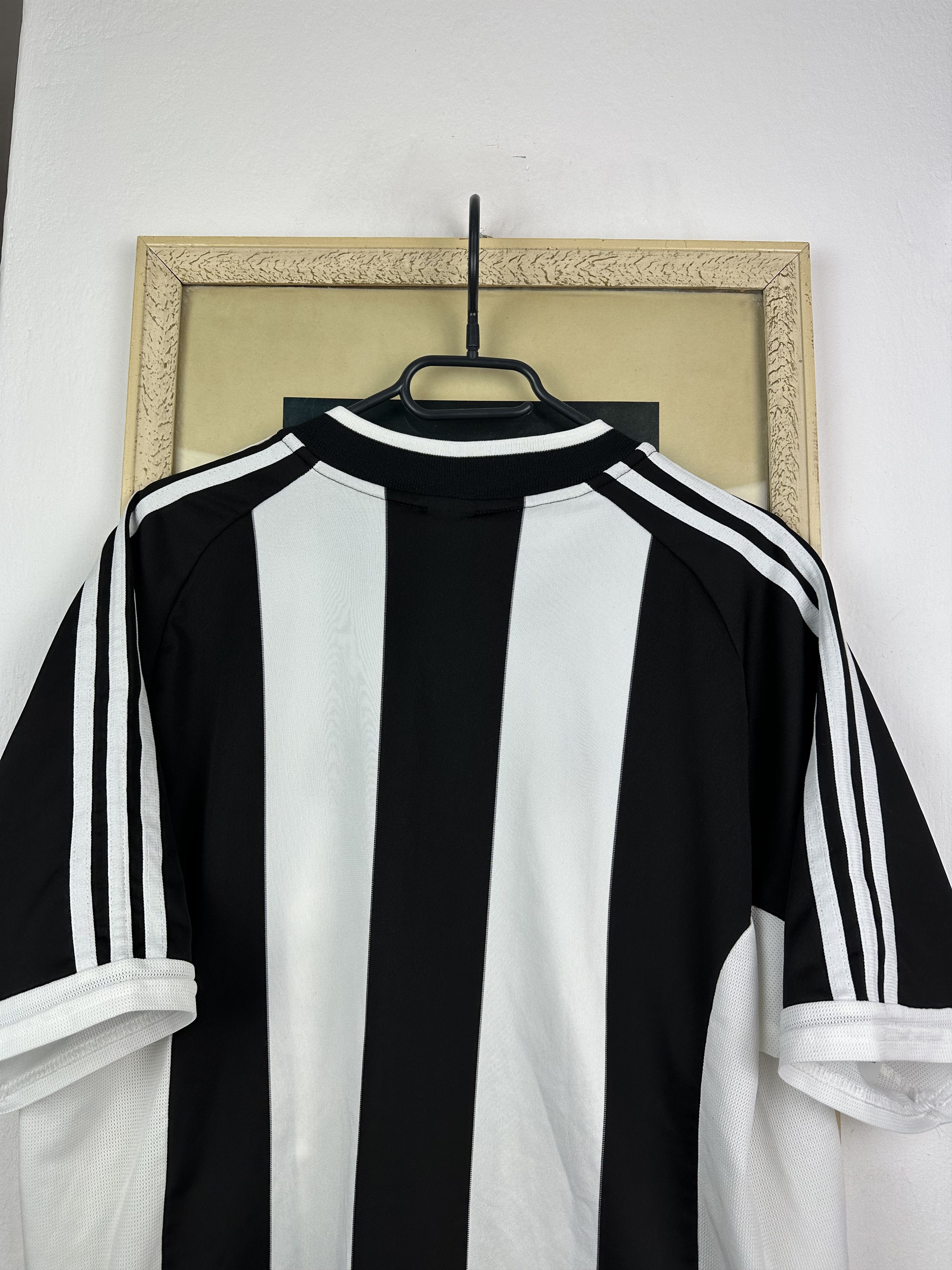 Adidas × Vintage Newcastle Home football shirt 2001 Soccer Jersey Sport Size US L / EU 52-54 / 3 - 13 Thumbnail