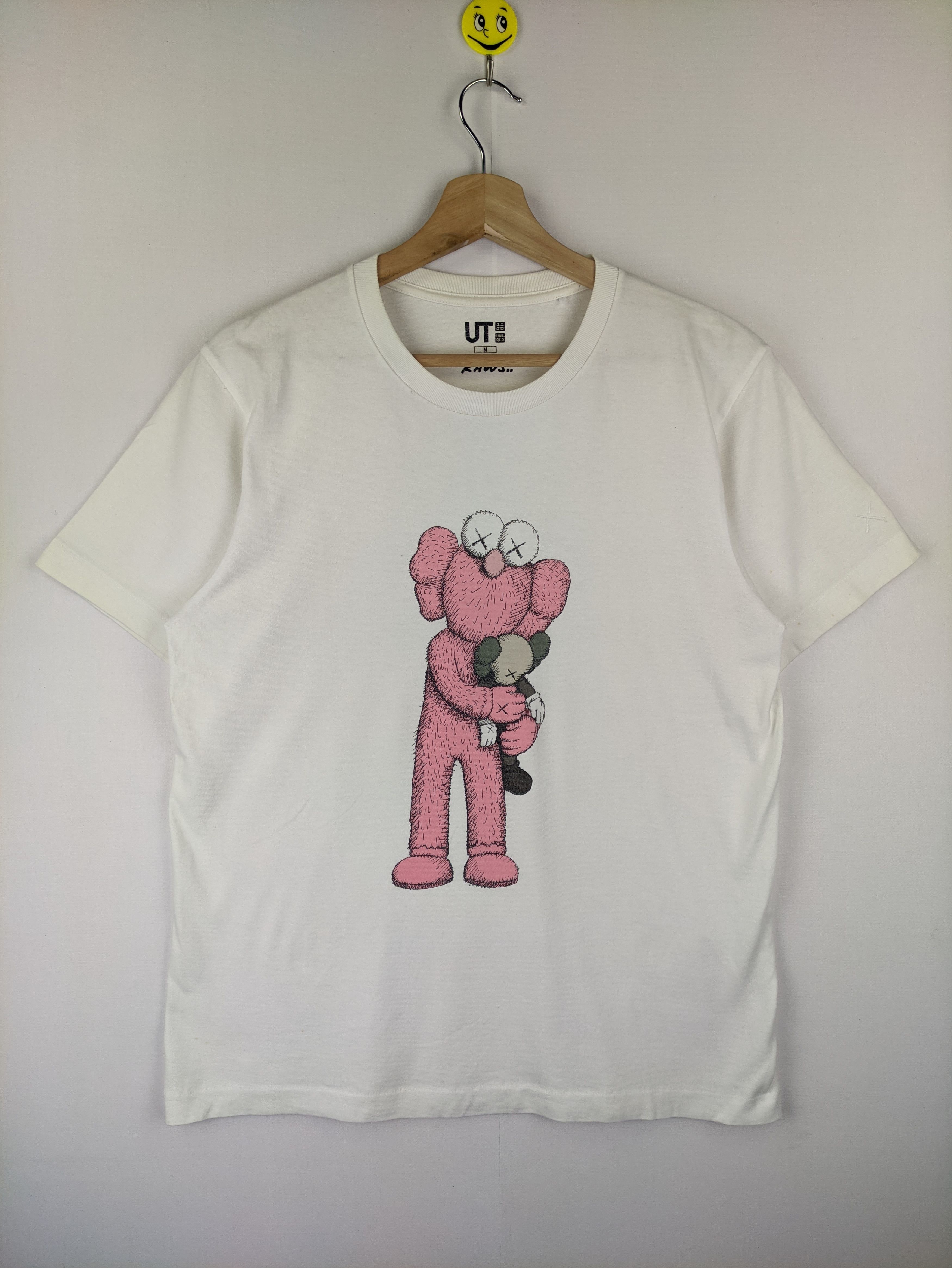 Kaws × Uniqlo Steals🔥Kaws X Uniqlo T Shirt Pink BFF Tee Size US M / EU 48-50 / 2 - 1 Thumbnail