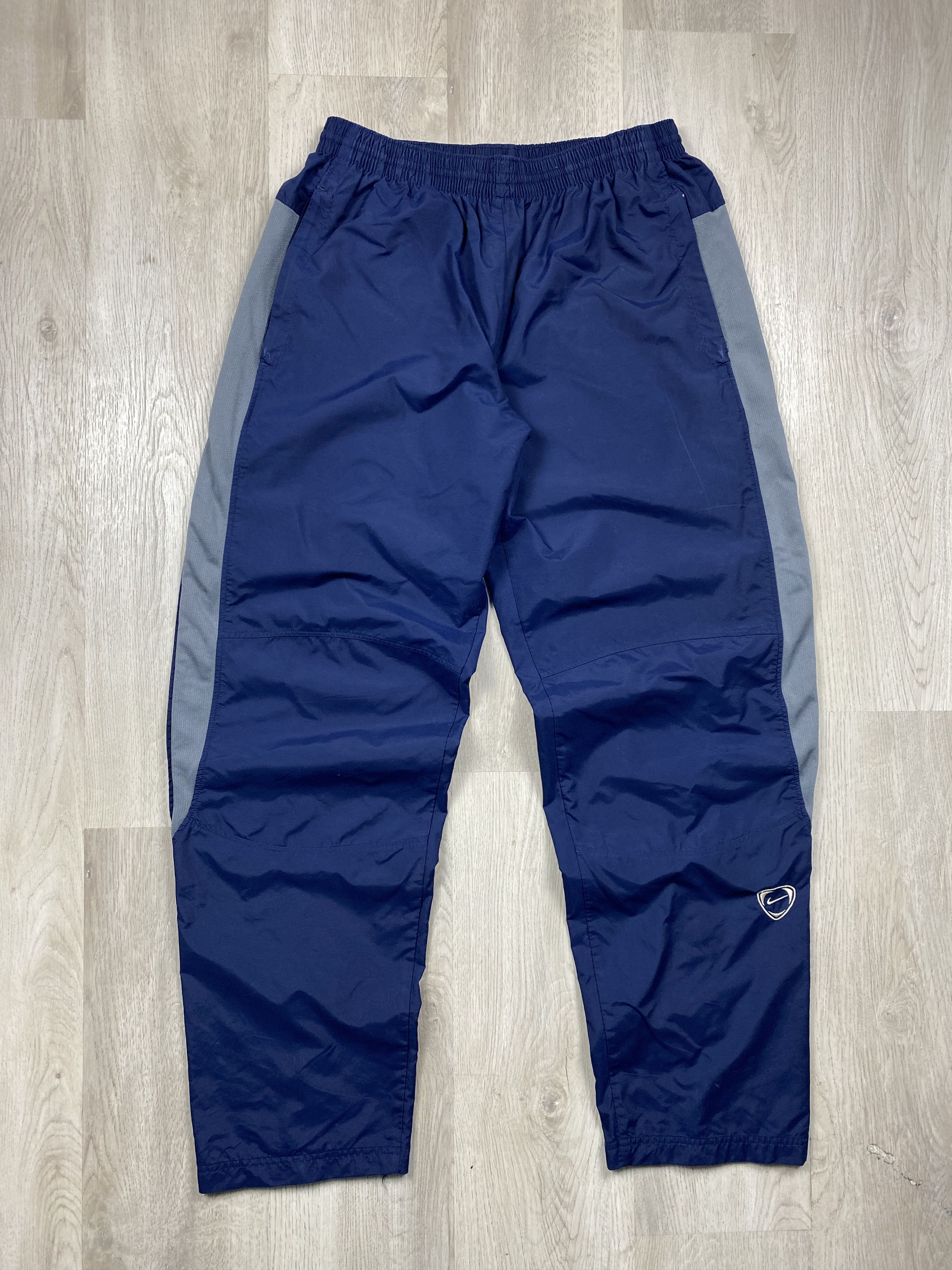 Nike Vintage Mens Nylon Pants Y2K Drill style
