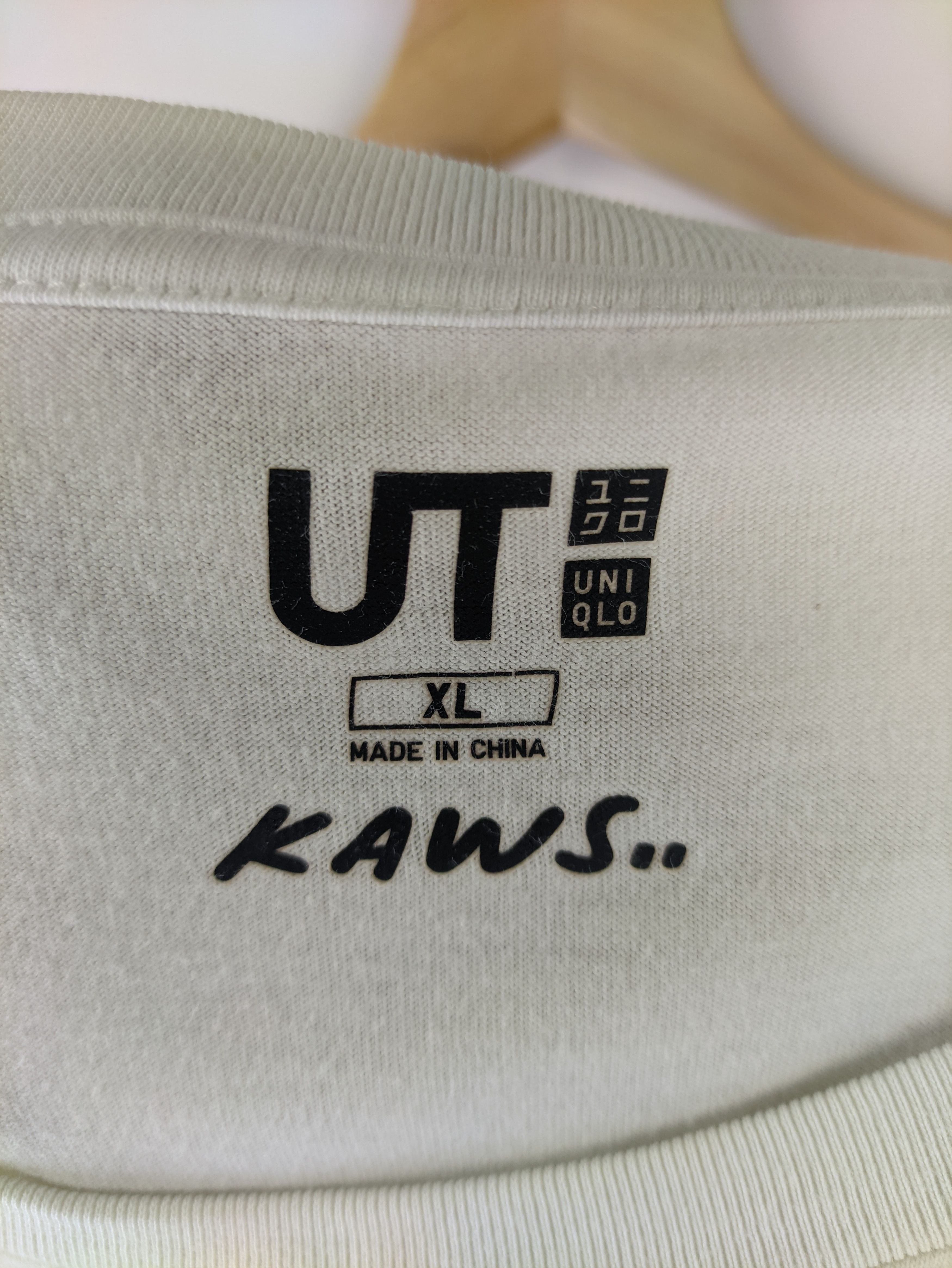 Japanese Brand × Kaws × Uniqlo Steals🔥Kaws X Uniqlo T Shirt Size US L / EU 52-54 / 3 - 2 Thumbnail