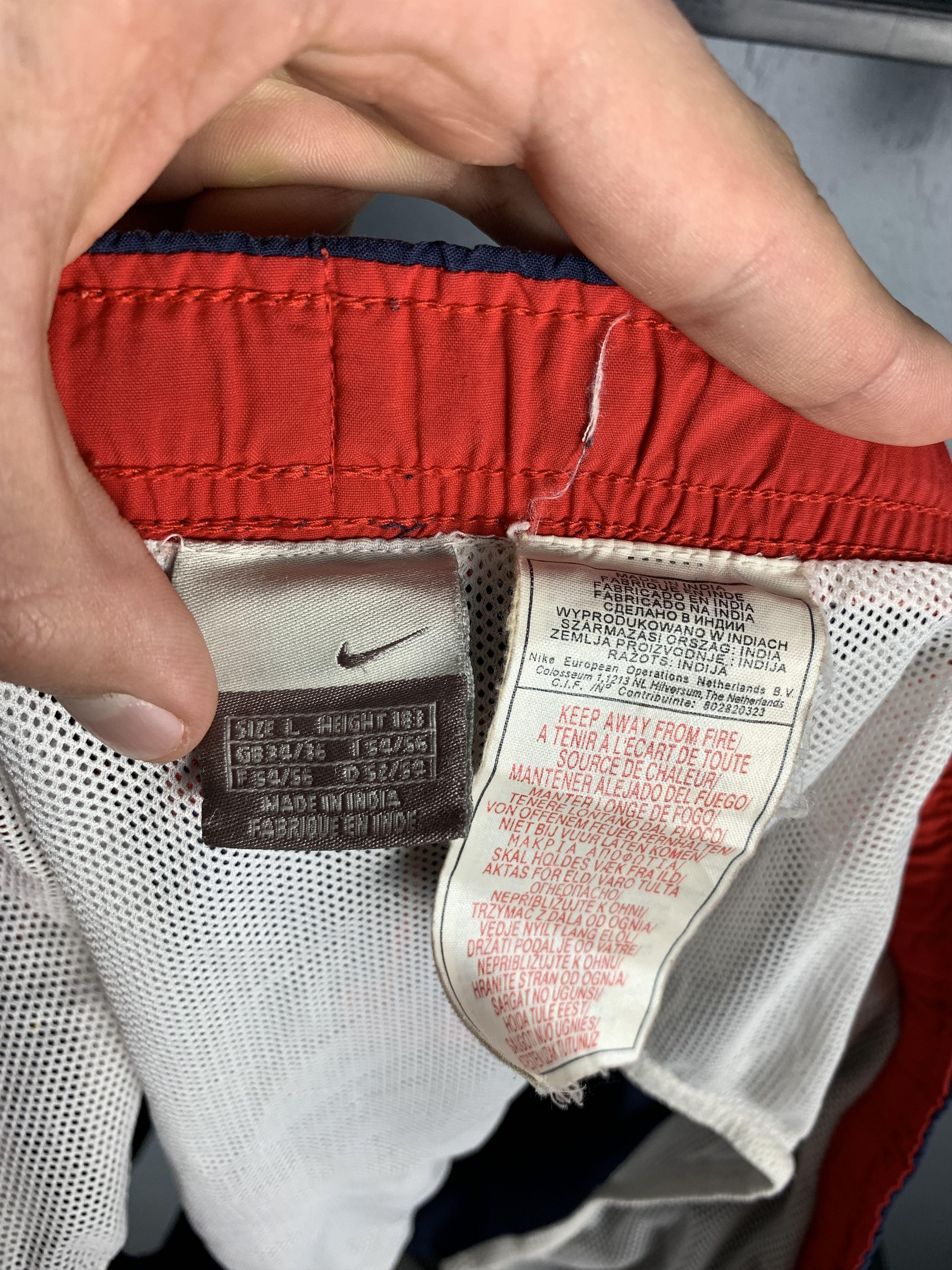 Nike Vintage Nike Mens Nylon Shorts Y2K Size US 34 / EU 50 - 8 Thumbnail