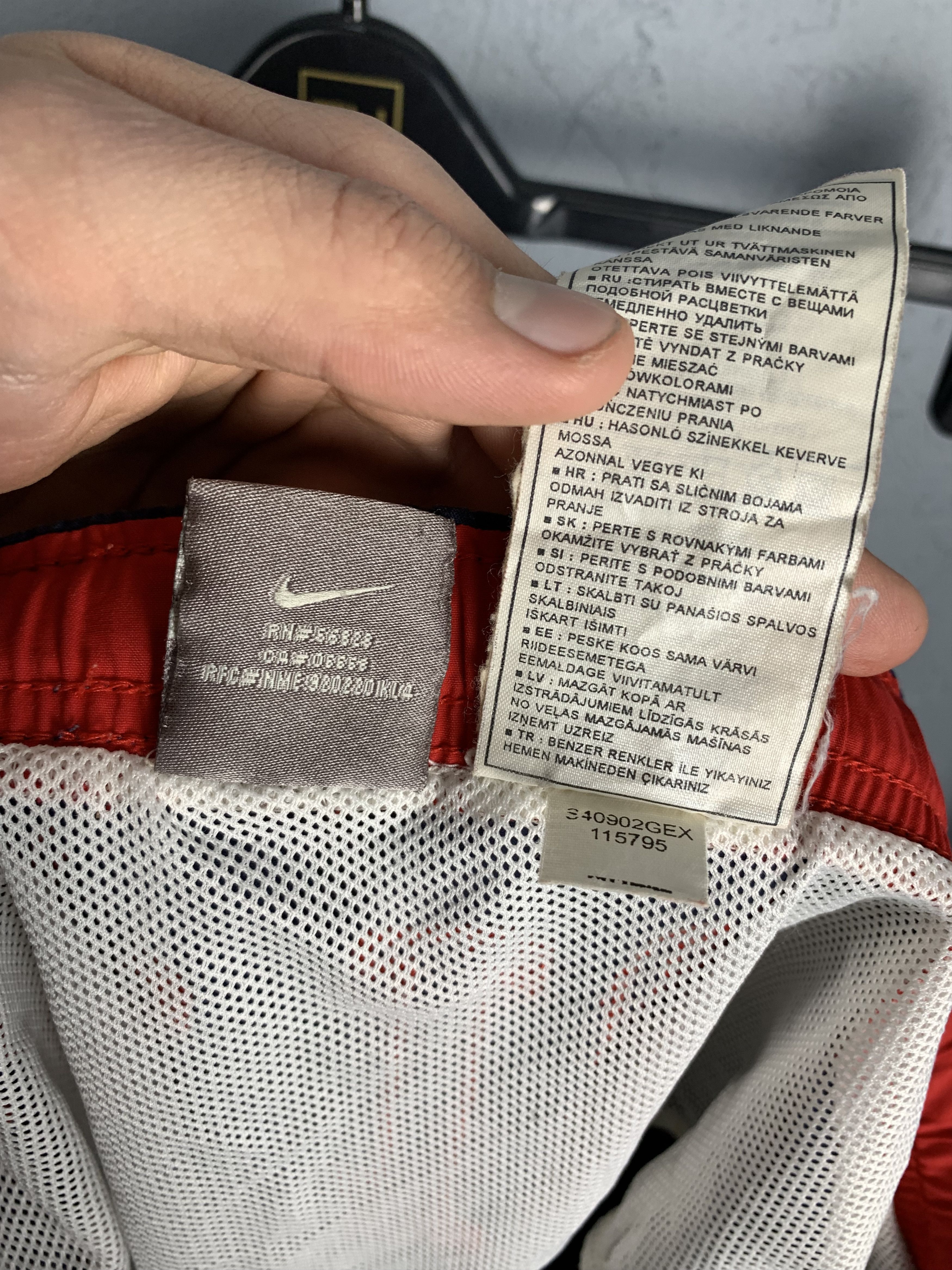 Nike Vintage Nike Mens Nylon Shorts Y2K Size US 34 / EU 50 - 9 Thumbnail