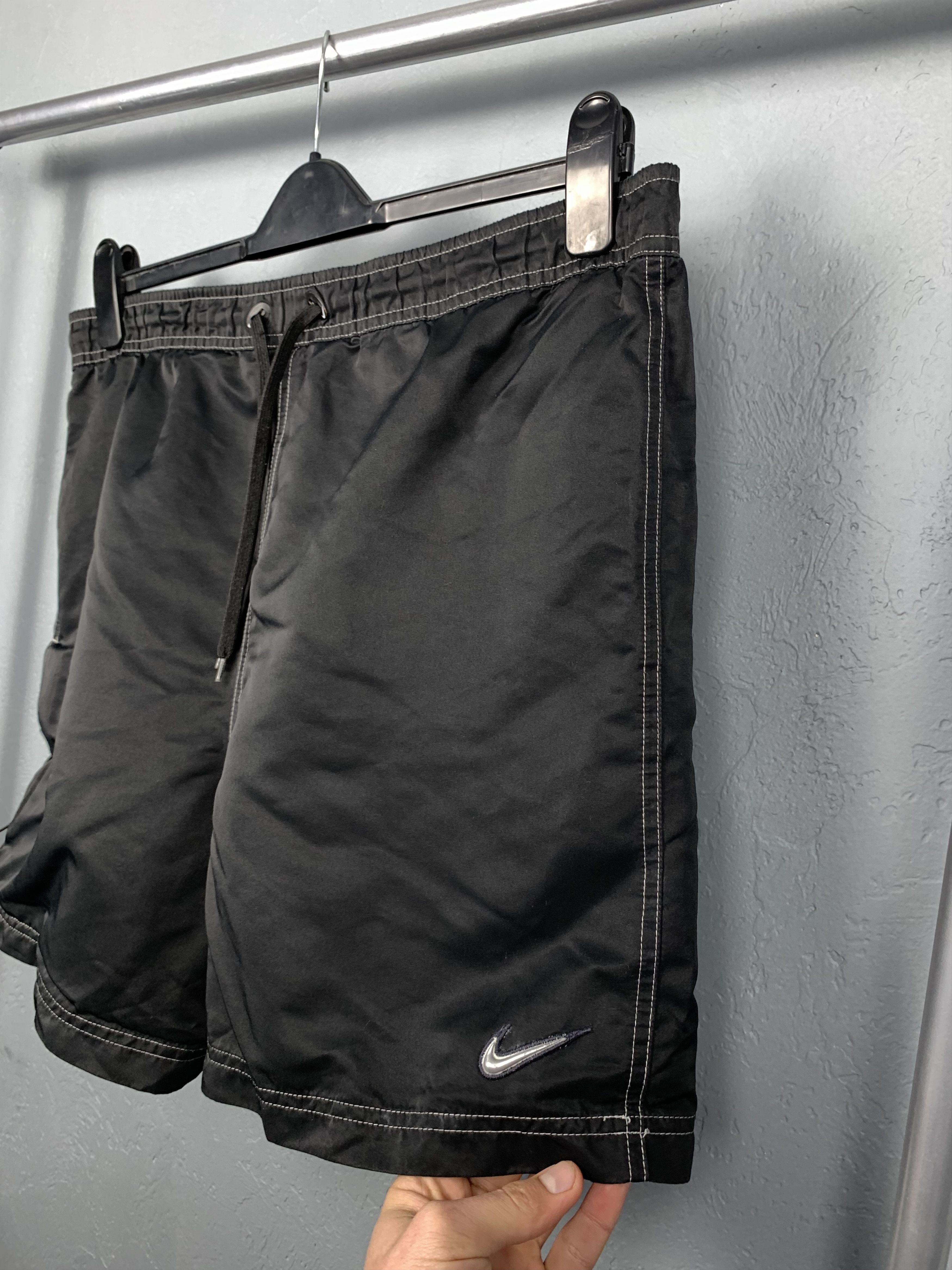 Nike Vintage Nike Mens Nylon Shorts Y2K Size US 34 / EU 50 - 2 Thumbnail