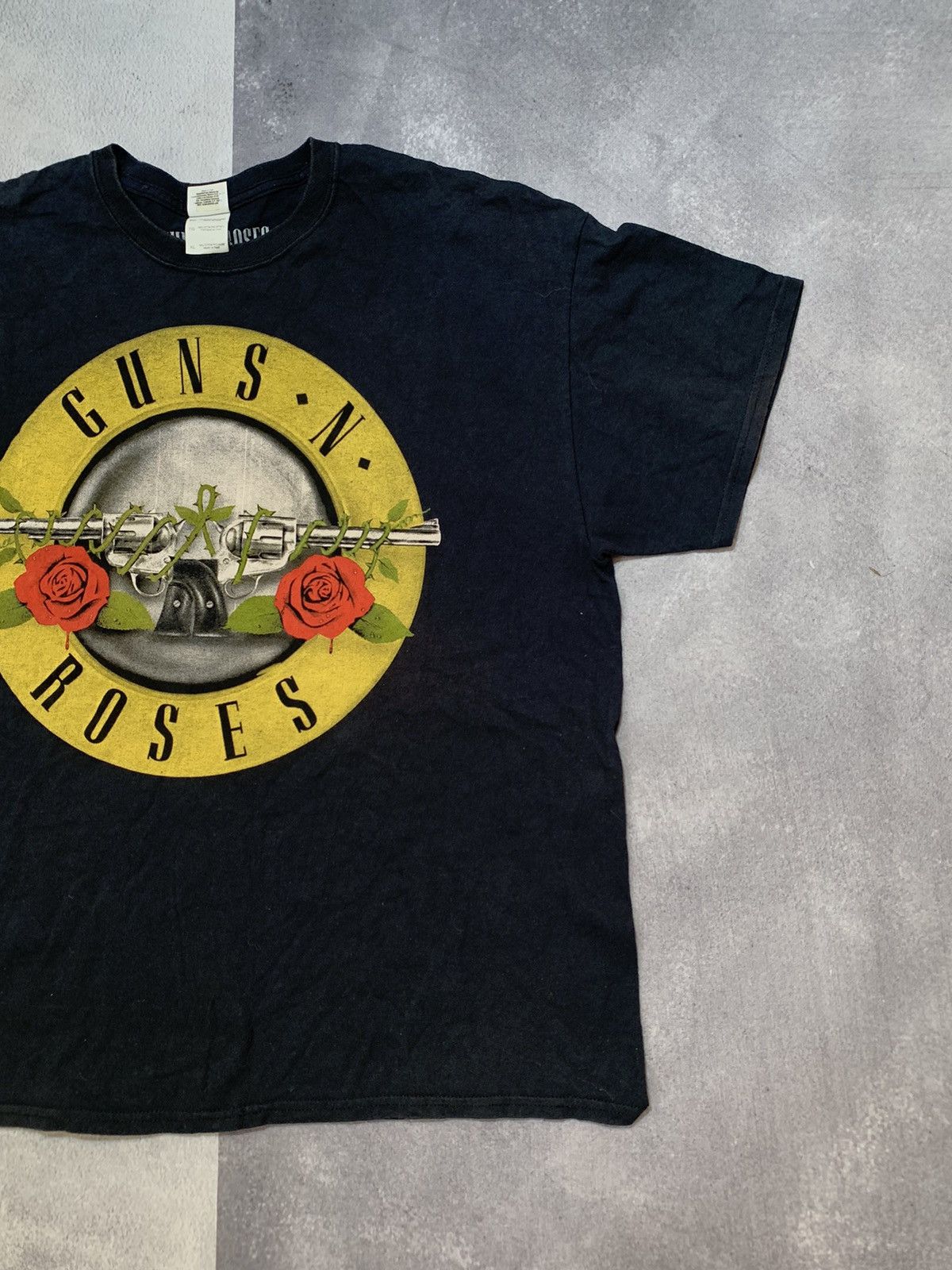 Band Tees × Vintage Vintage Y2K Guns N Roses sun faded band tee Big Logo size XL Size US XL / EU 56 / 4 - 3 Thumbnail