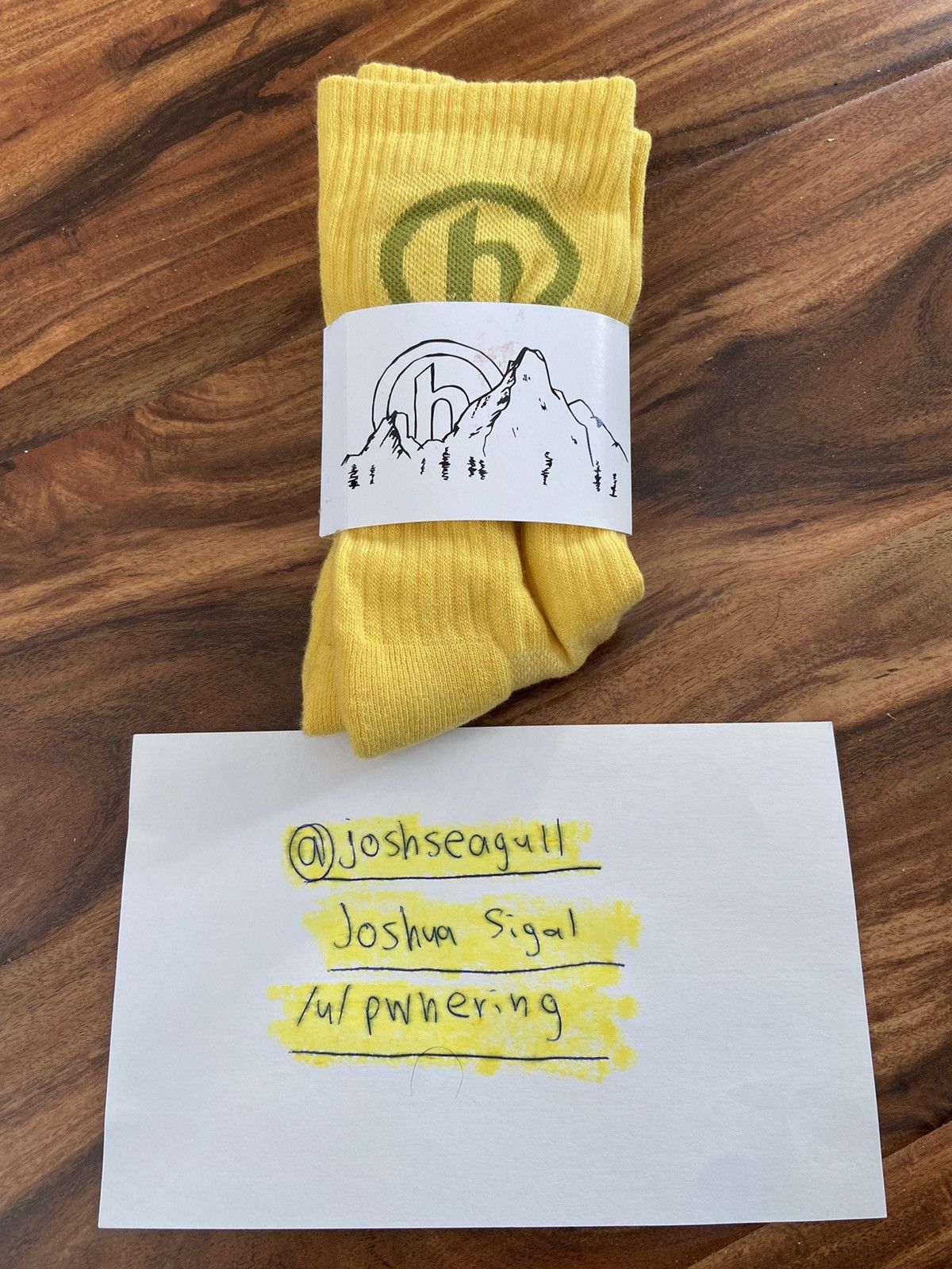 HIDDEN Hidden Yellow Socks Size ONE SIZE - 1 Thumbnail