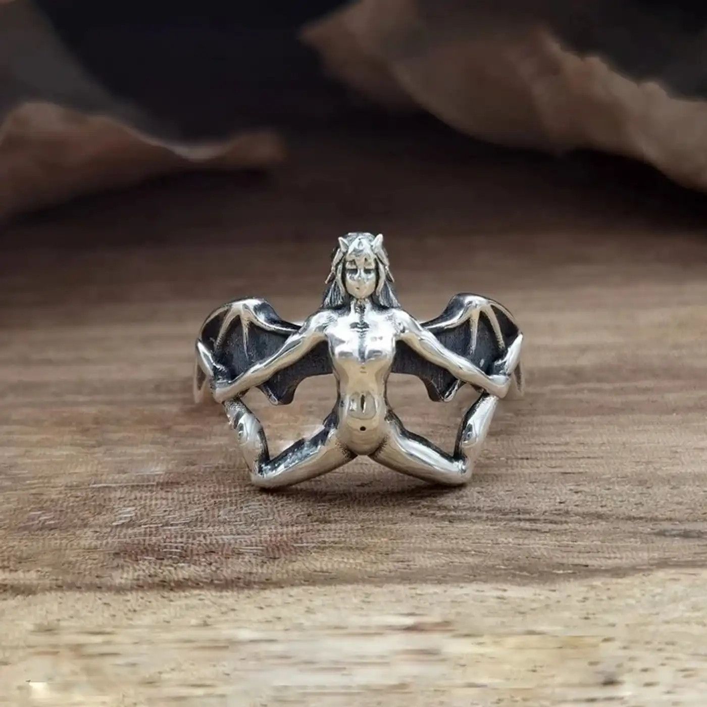Gothic Demon Ring Met Blauwe Steen main image 0